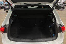 valkoinen Volkswagen Tiguan 2022 kuva 28.