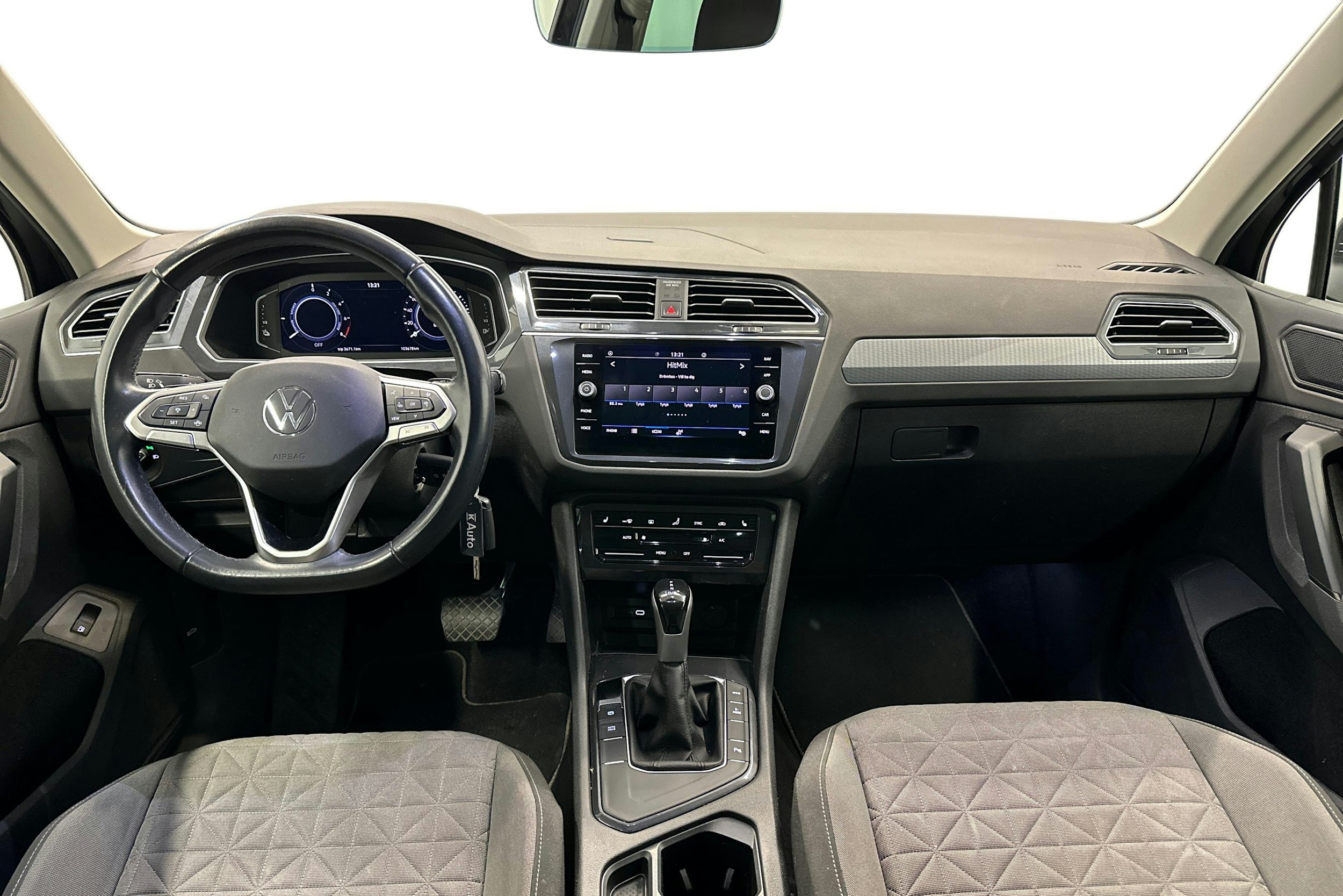 harmaa Volkswagen Tiguan 2022 kuva 9.