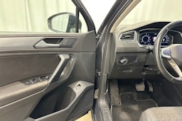 harmaa Volkswagen Tiguan 2022 kuva 14.