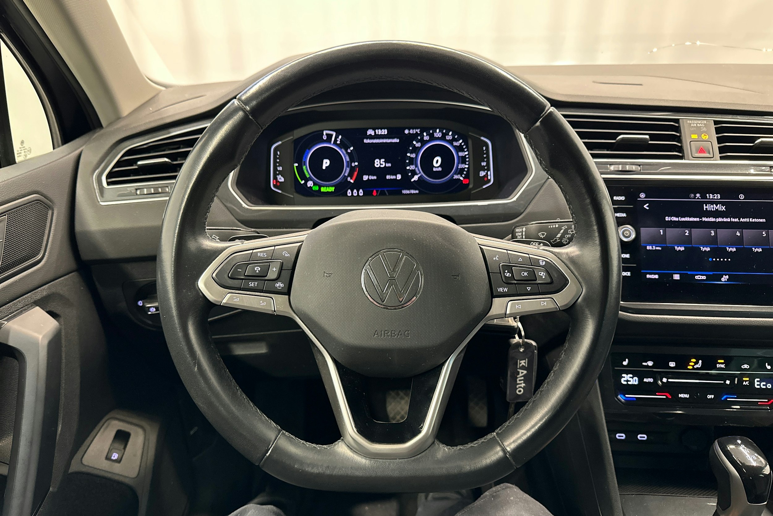 harmaa Volkswagen Tiguan 2022 kuva 15.