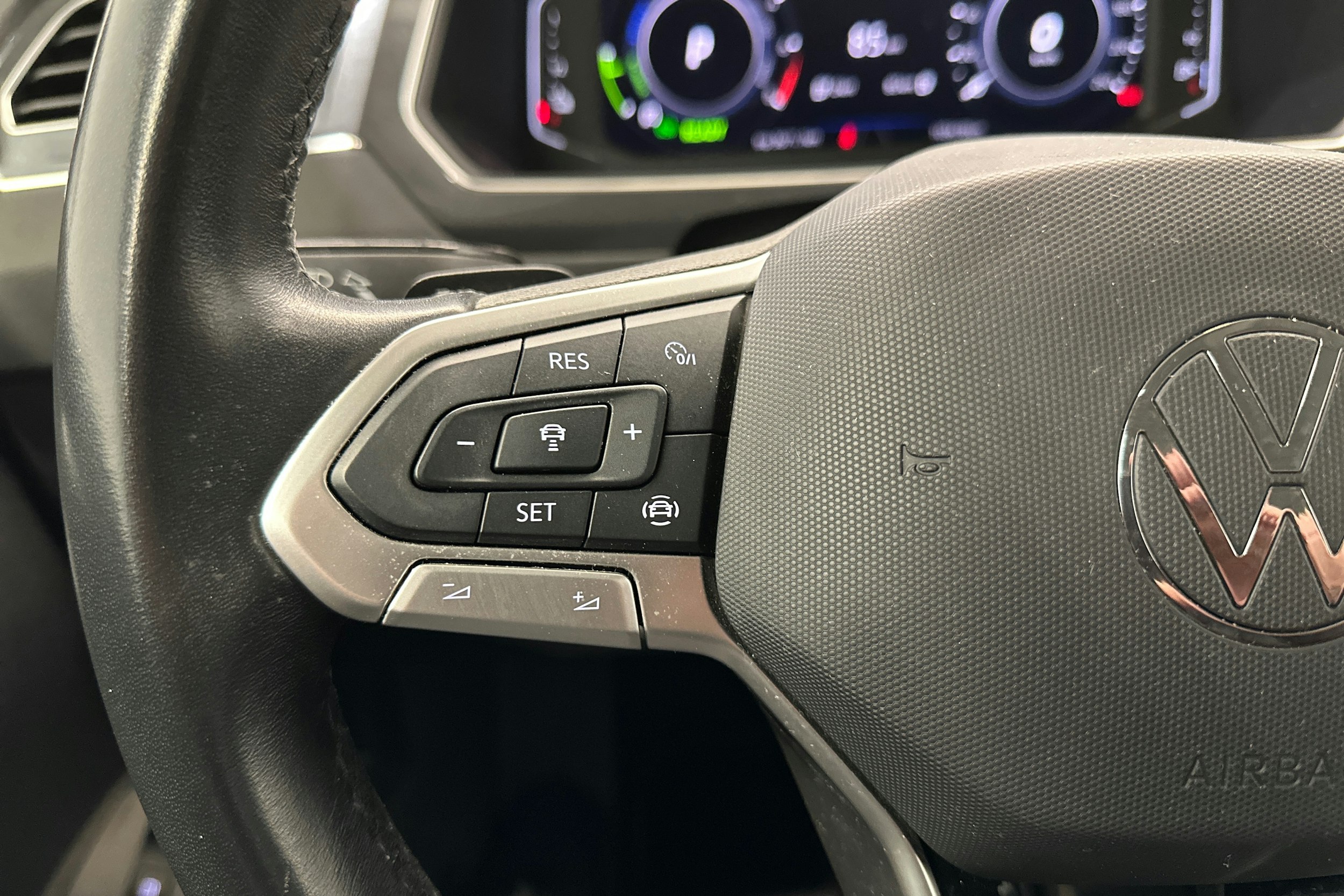 harmaa Volkswagen Tiguan 2022 kuva 17.