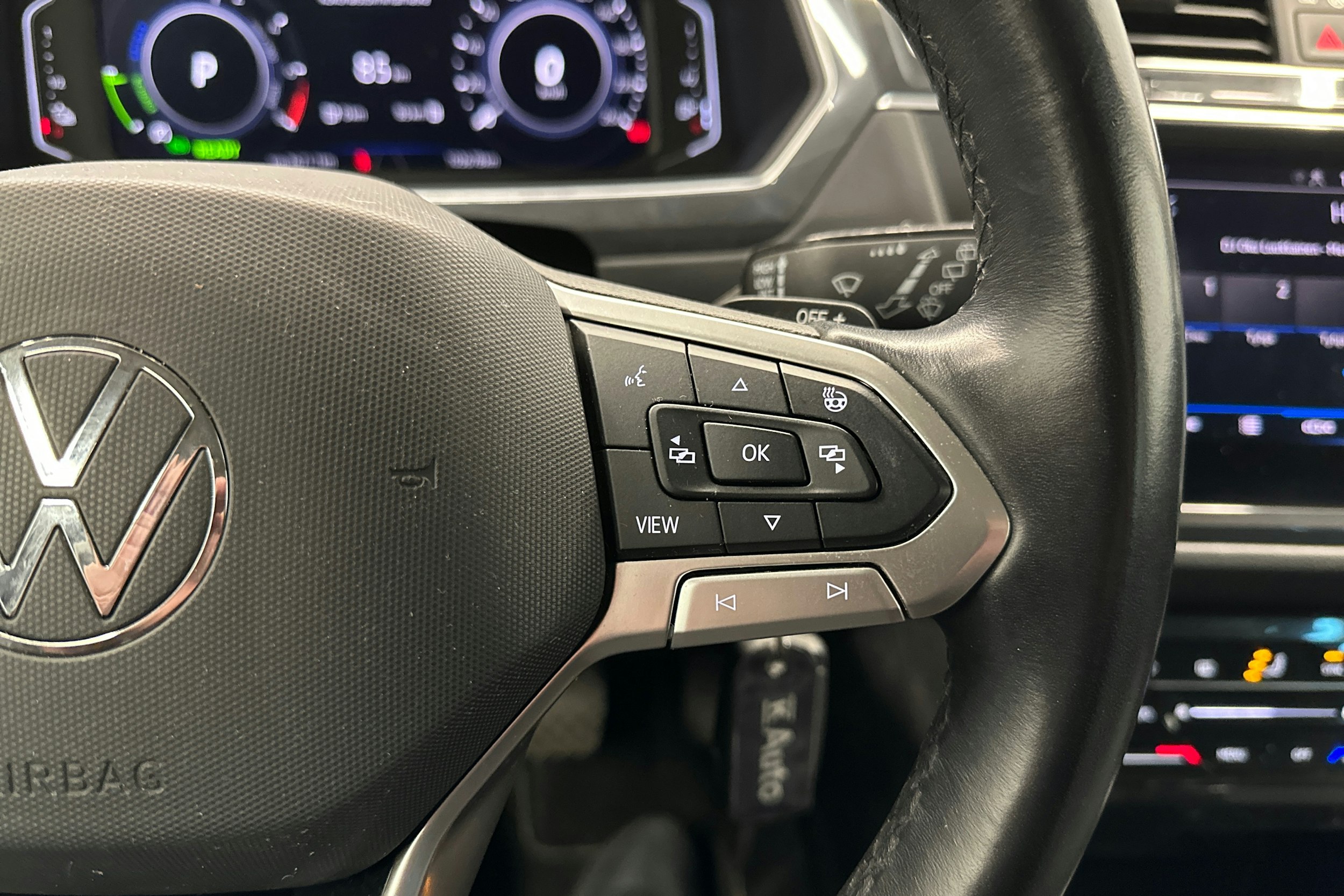 harmaa Volkswagen Tiguan 2022 kuva 18.