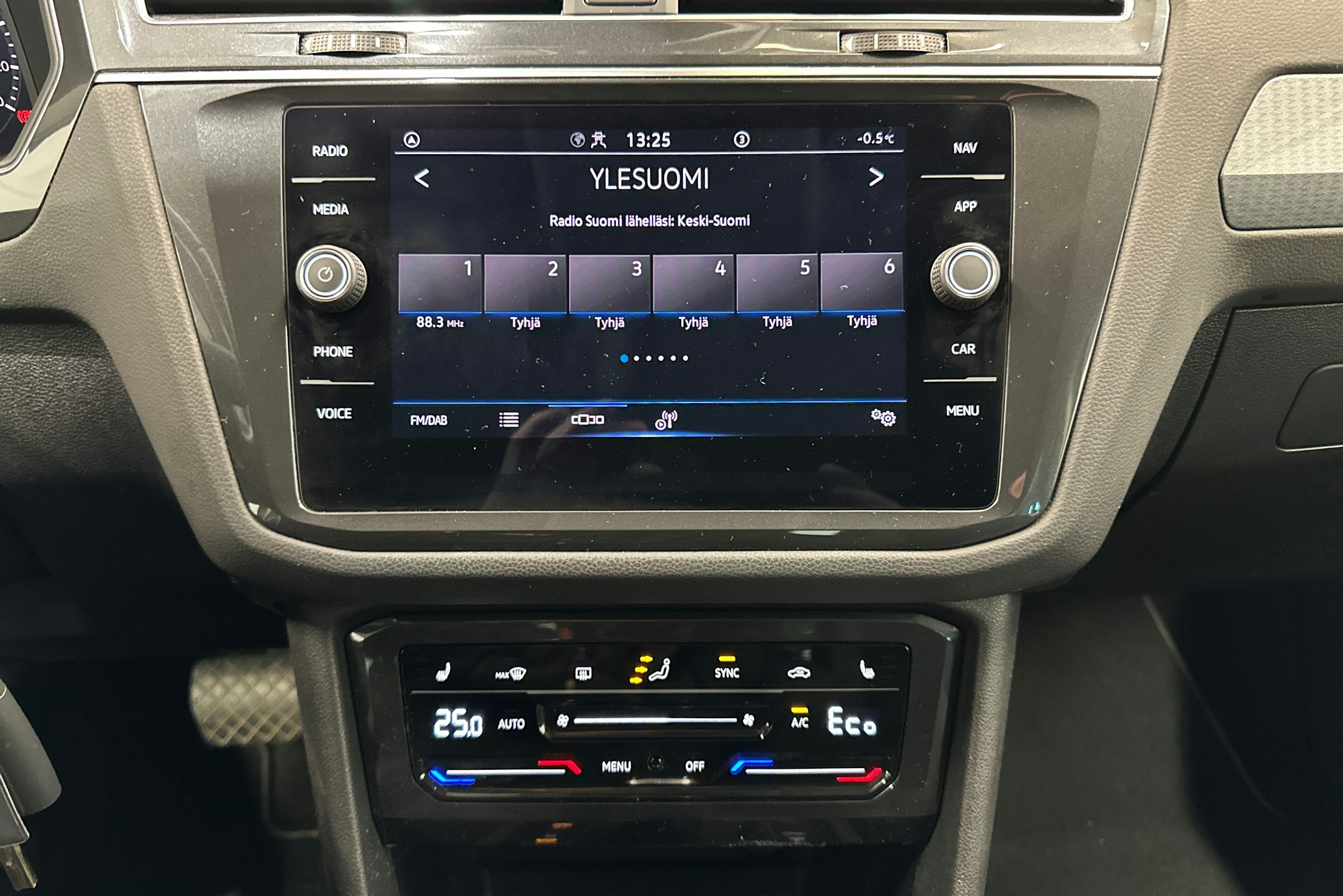 harmaa Volkswagen Tiguan 2022 kuva 19.