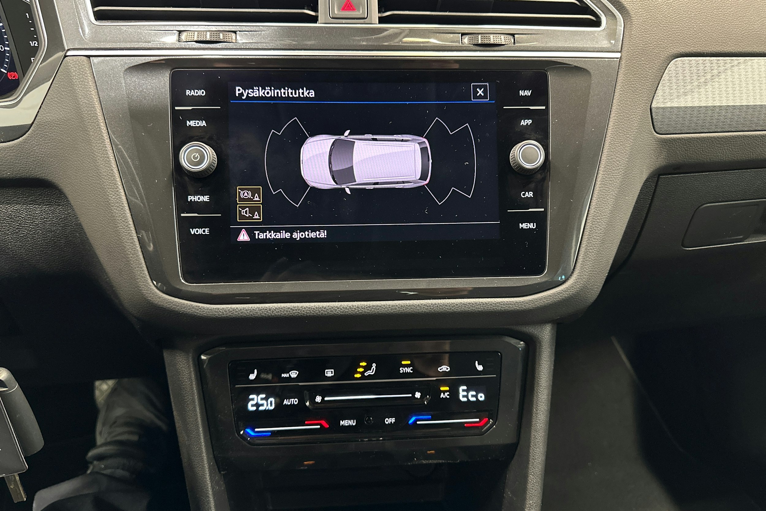 harmaa Volkswagen Tiguan 2022 kuva 20.