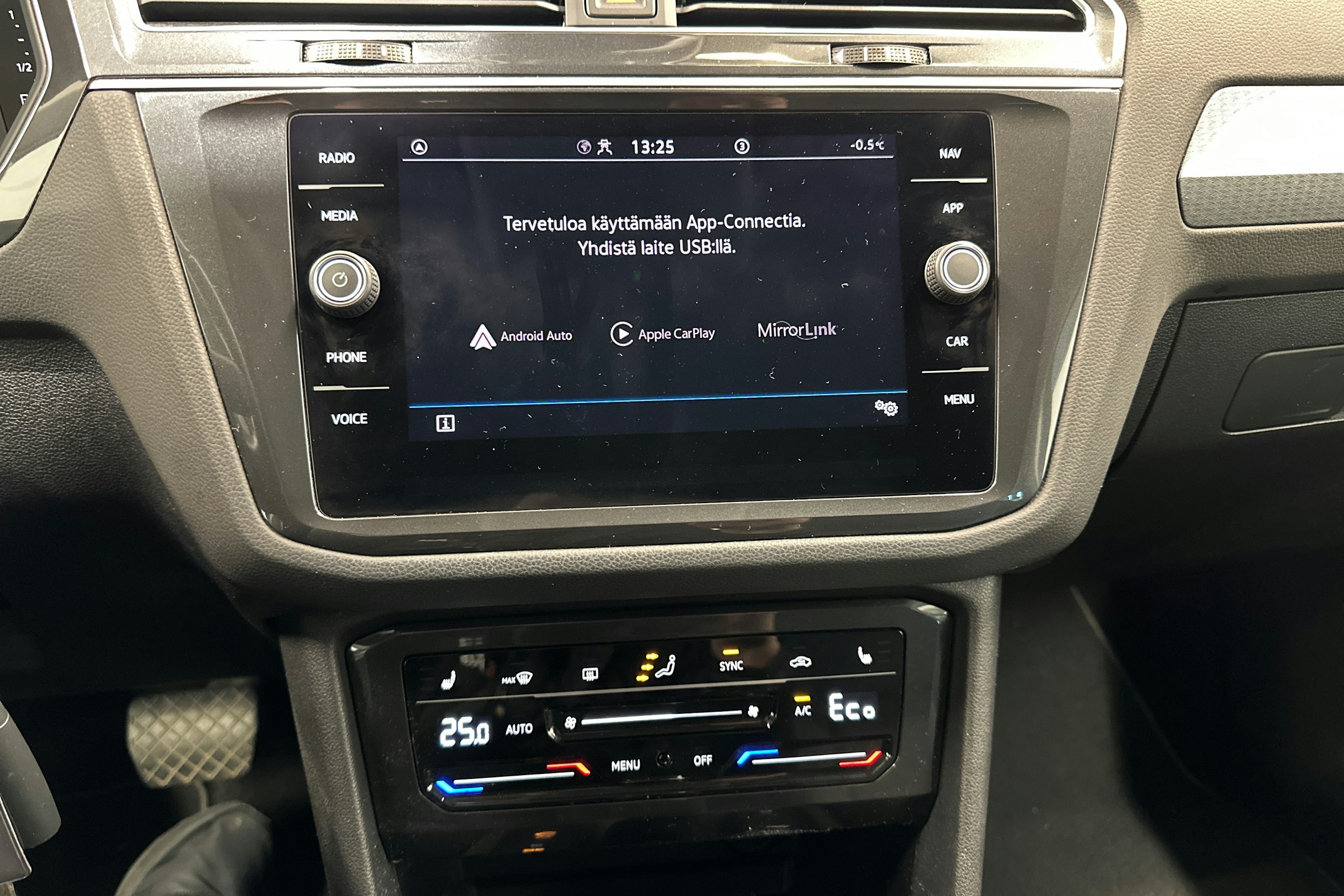 harmaa Volkswagen Tiguan 2022 kuva 21.