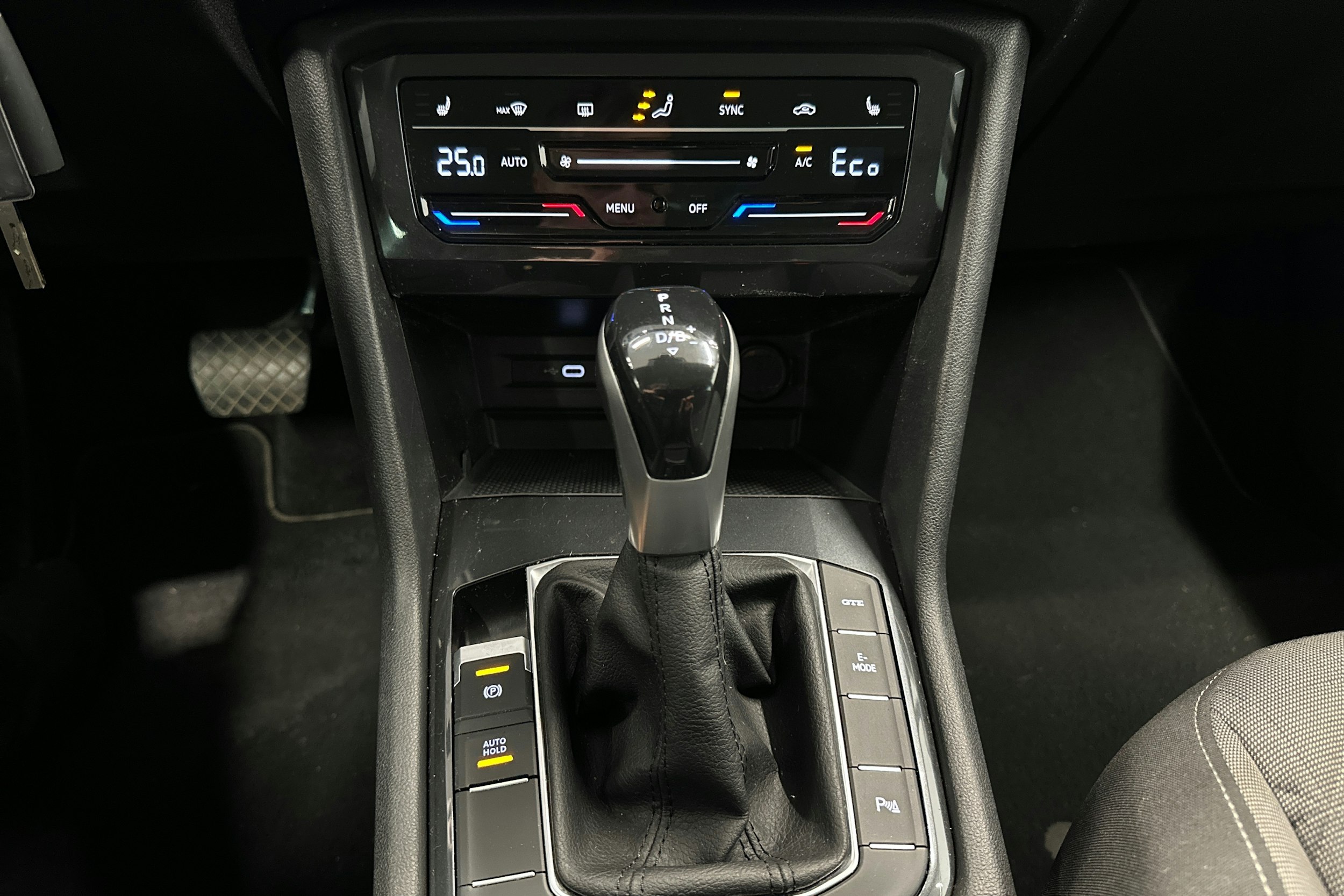 harmaa Volkswagen Tiguan 2022 kuva 22.