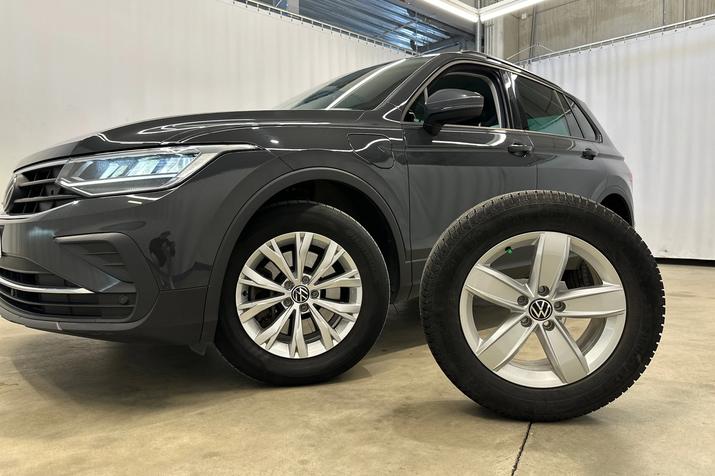 harmaa Volkswagen Tiguan 2022 kuva 27.