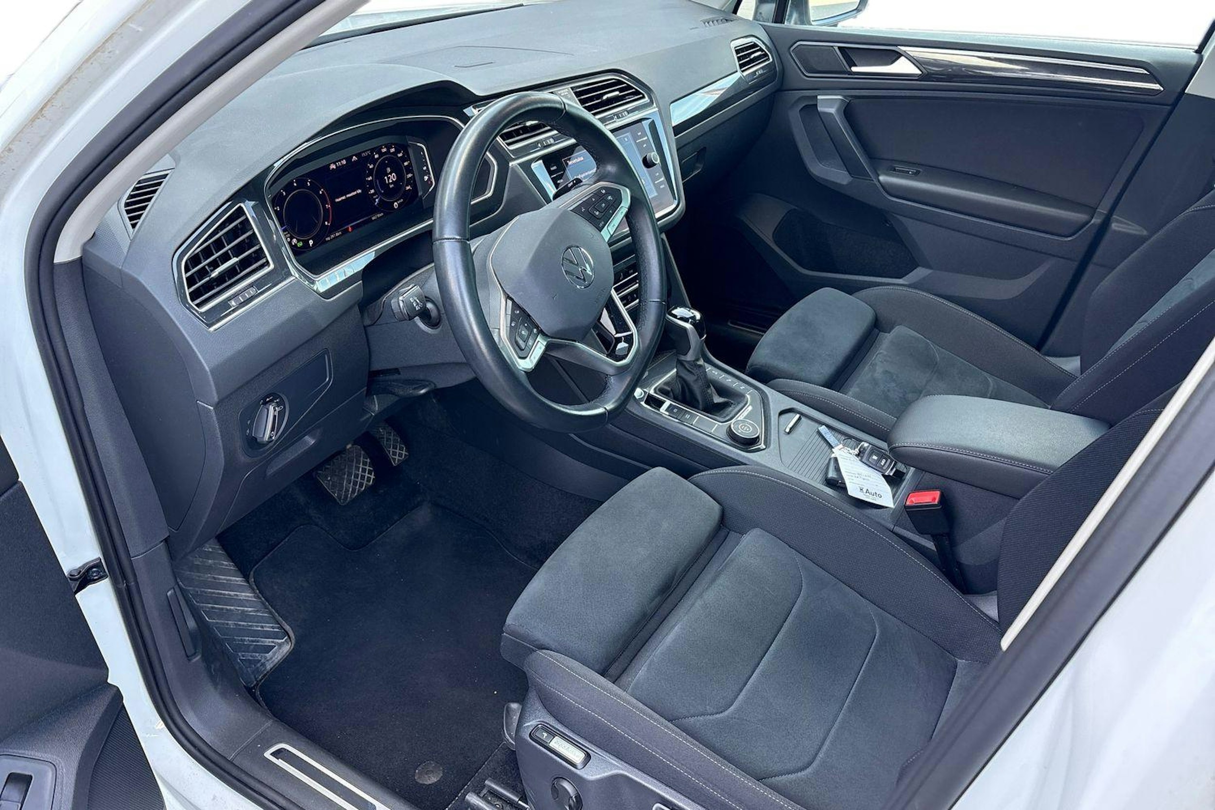 valkoinen Volkswagen Tiguan 2022 kuva 3.
