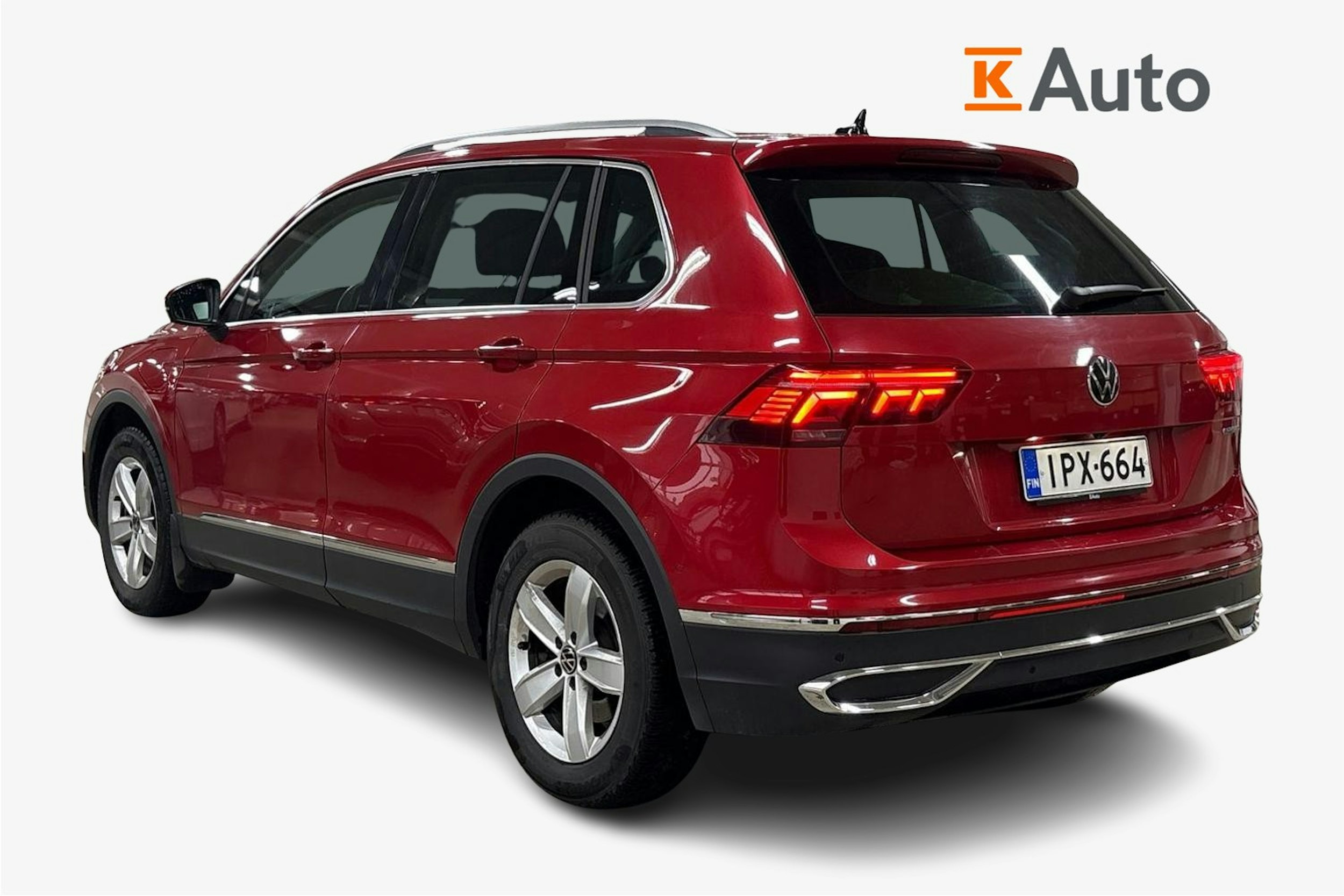 Punainen Volkswagen Tiguan 2022 kuva 2.