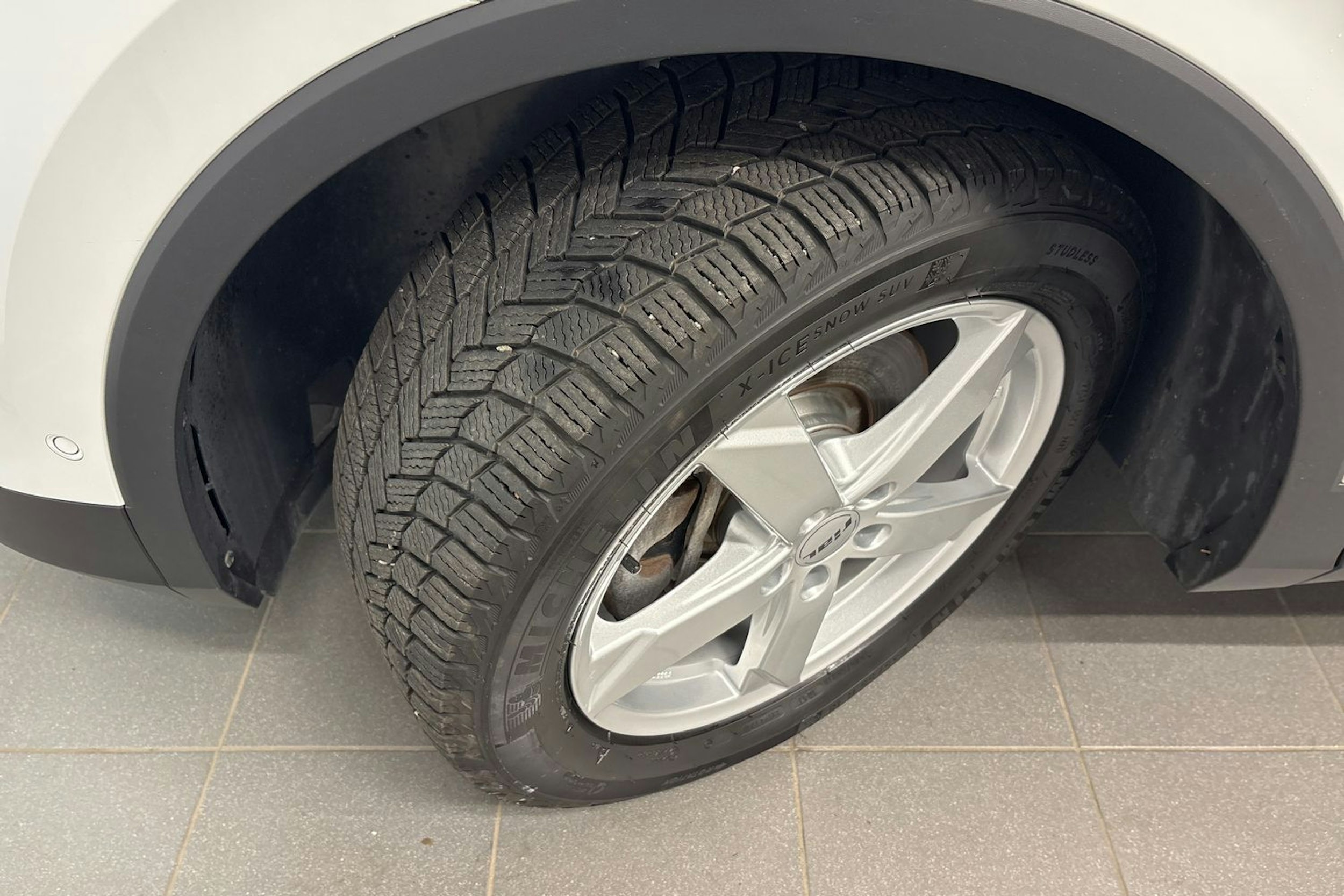 valkoinen Volkswagen Tiguan 2022 kuva 13.