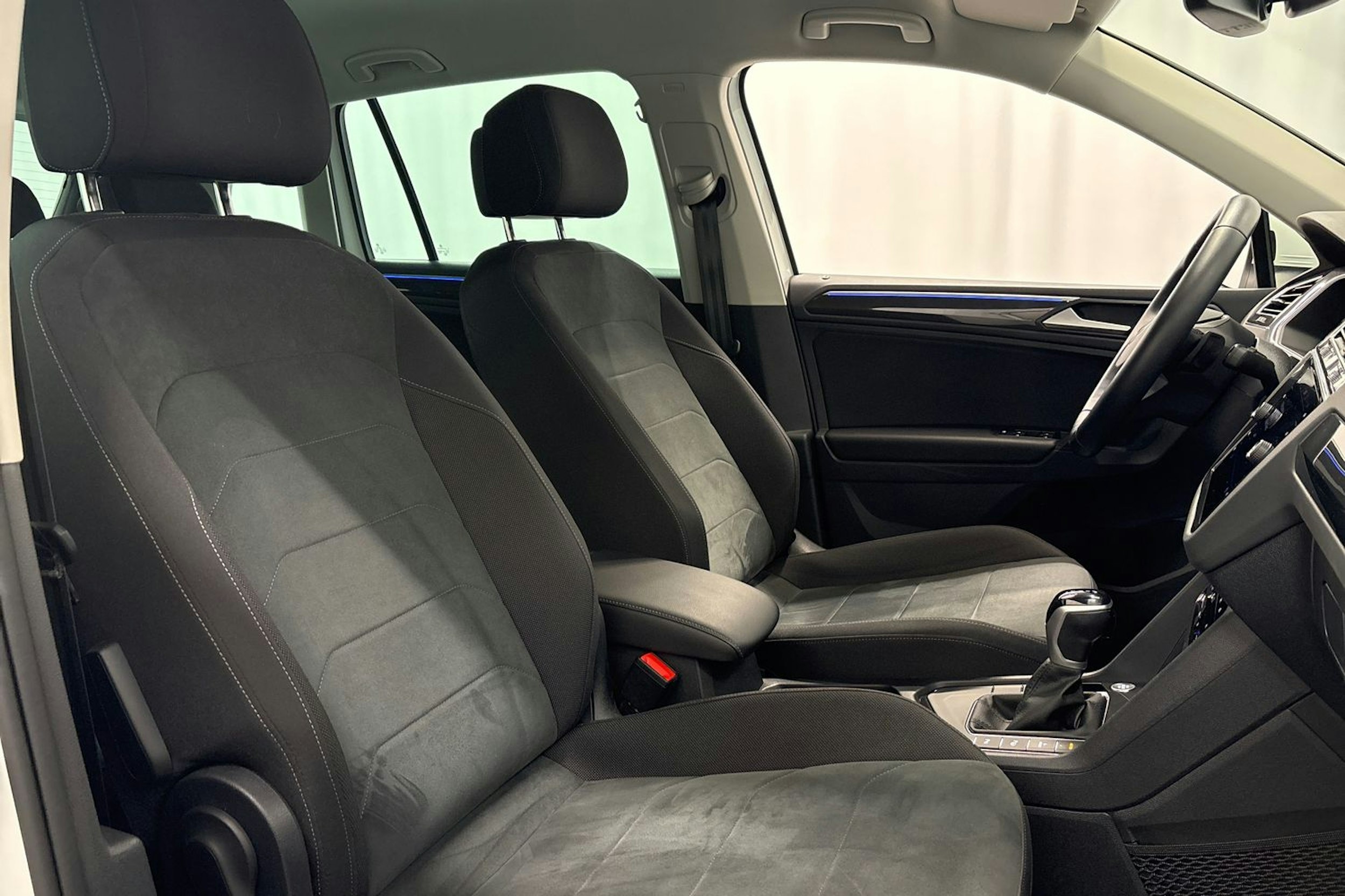 valkoinen Volkswagen Tiguan 2022 kuva 14.