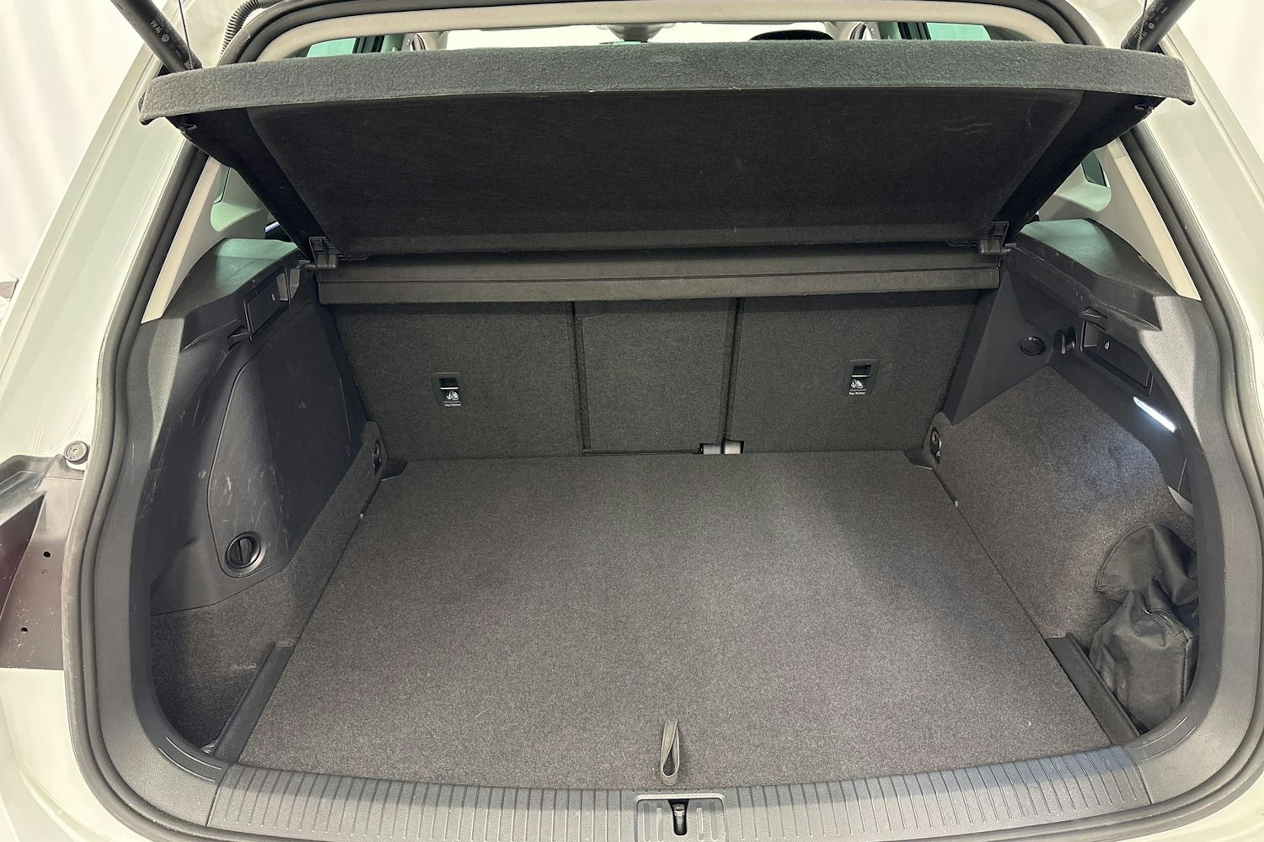 valkoinen Volkswagen Tiguan 2022 kuva 15.