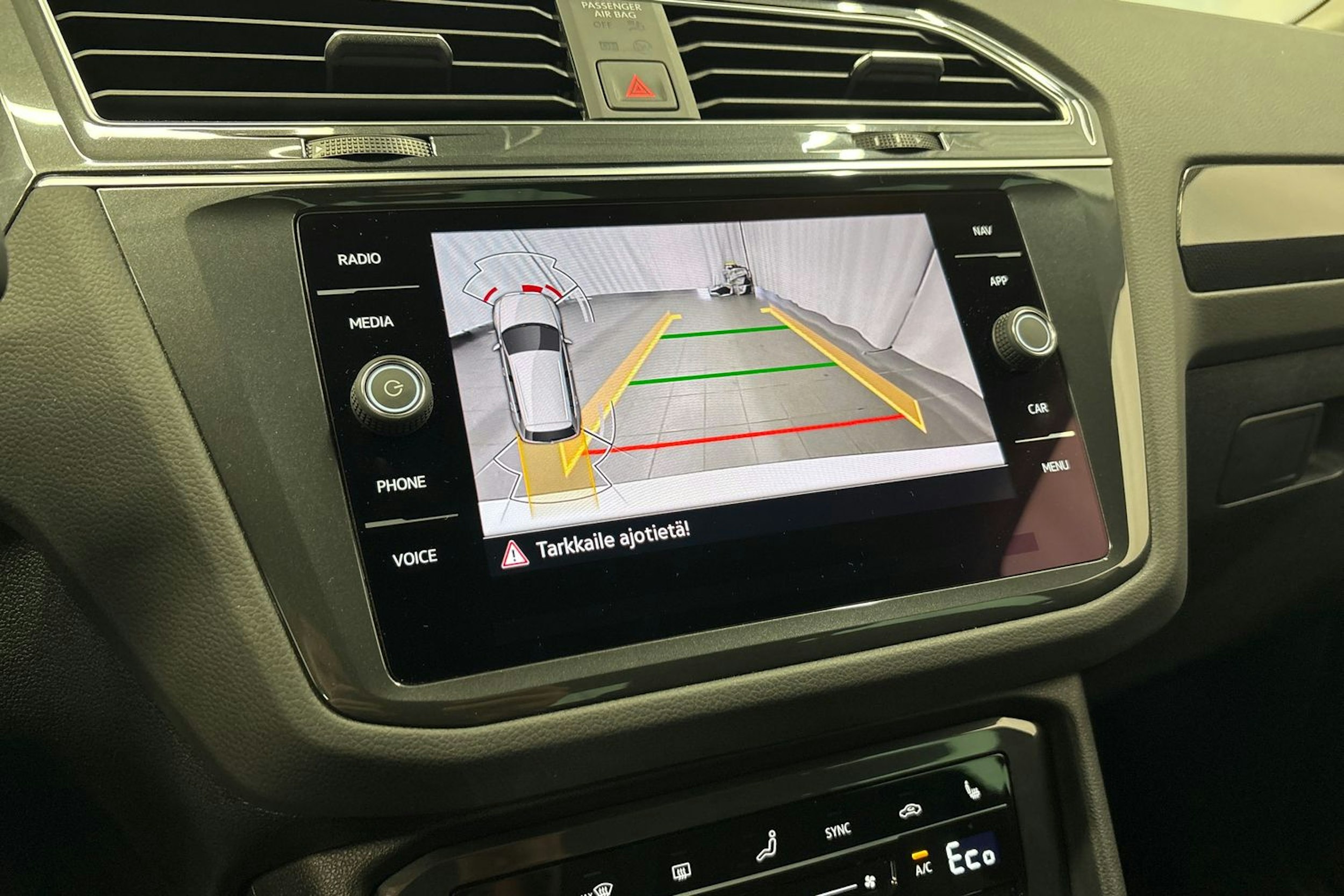 valkoinen Volkswagen Tiguan 2022 kuva 19.