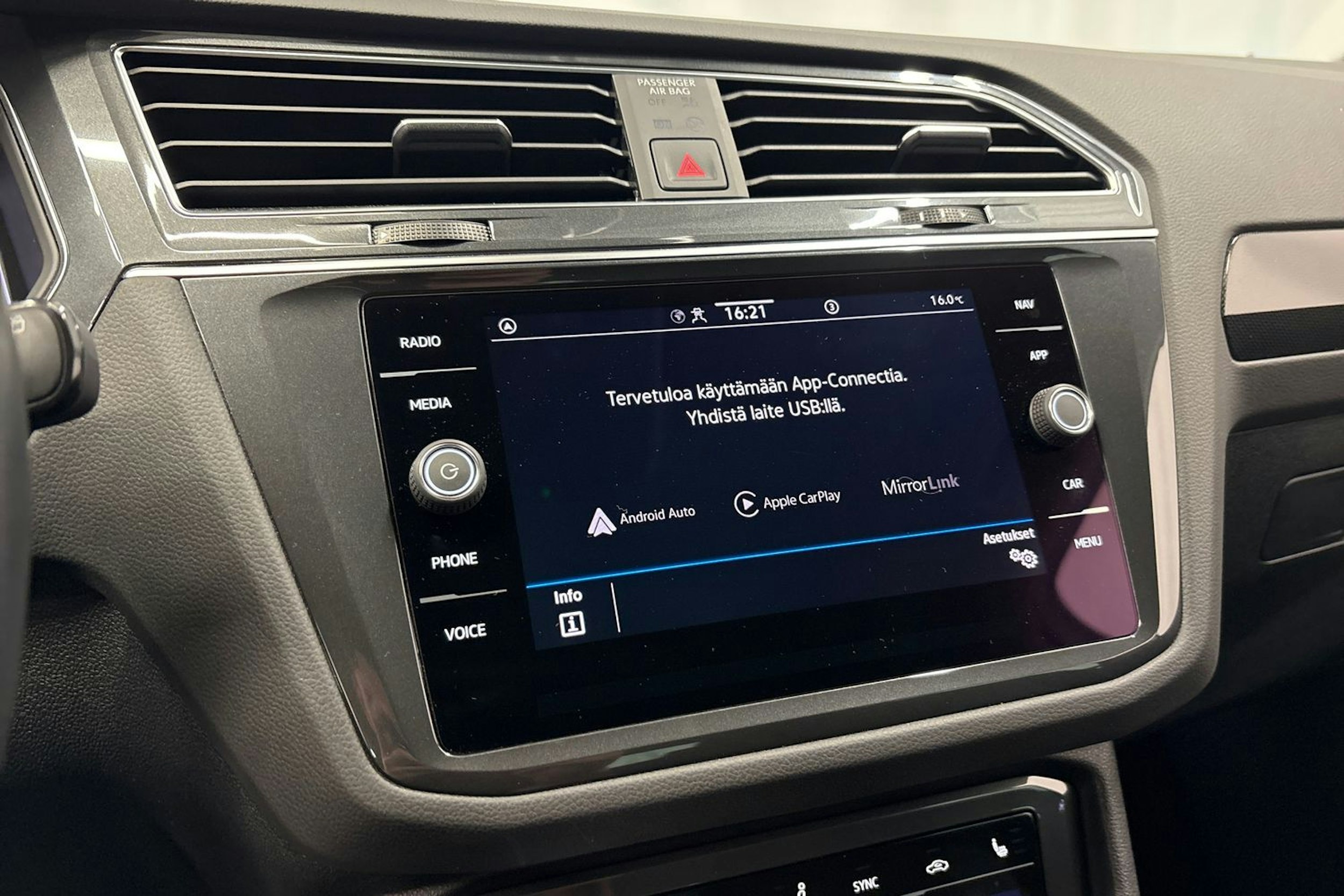valkoinen Volkswagen Tiguan 2022 kuva 20.
