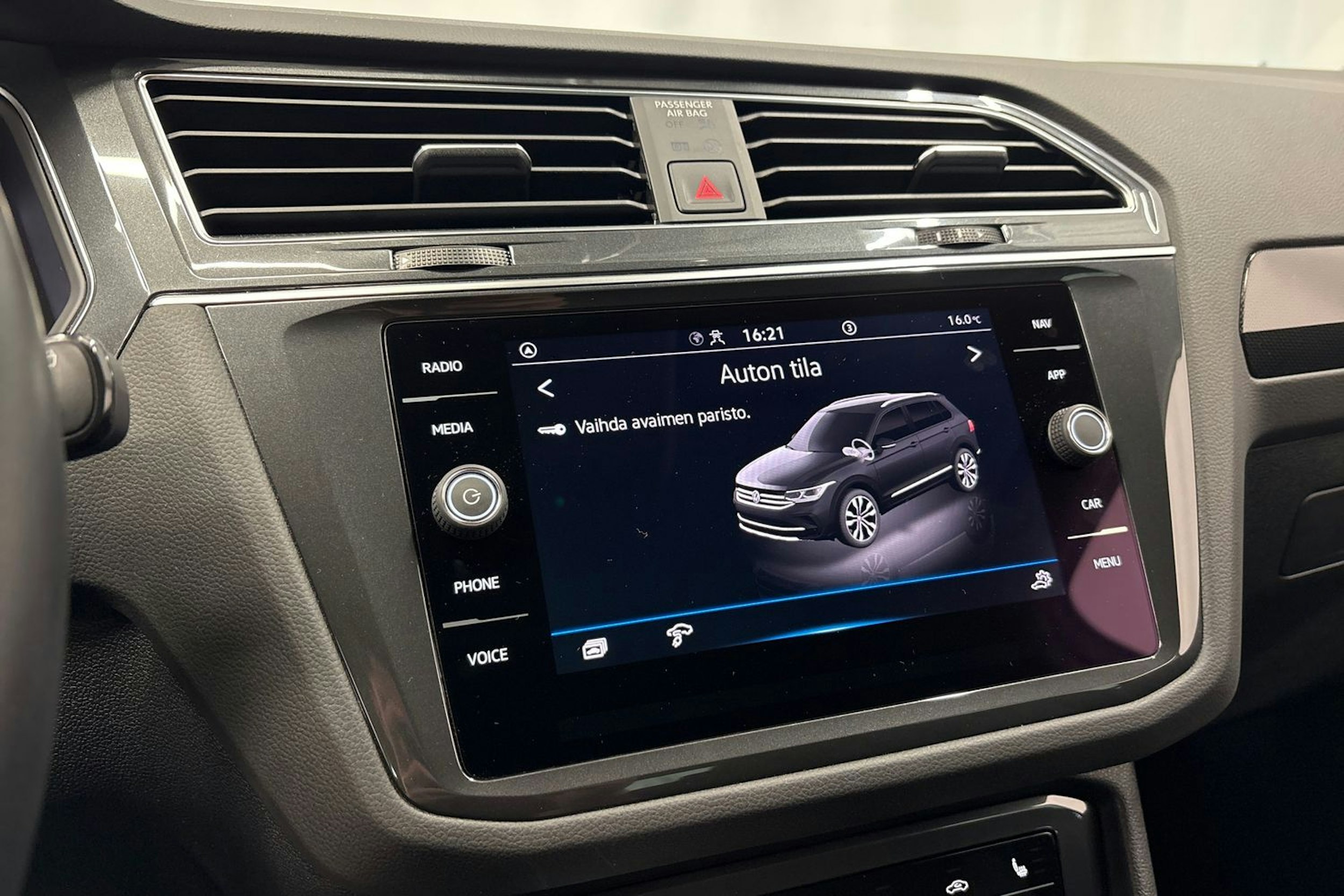 valkoinen Volkswagen Tiguan 2022 kuva 21.