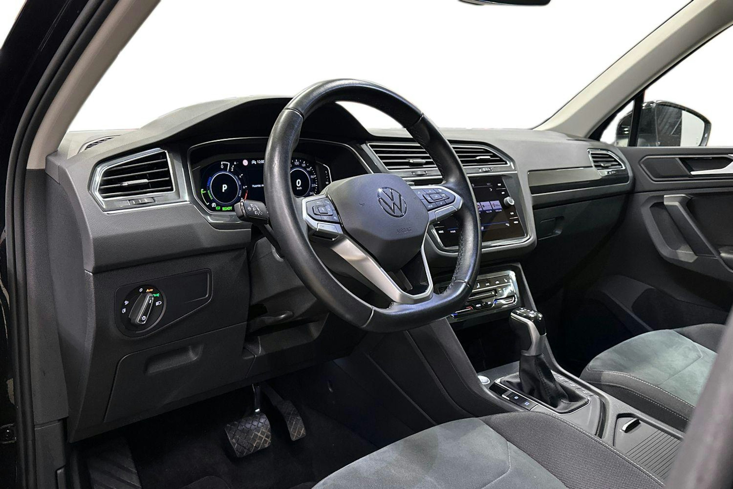 musta Volkswagen Tiguan 2022 kuva 7.