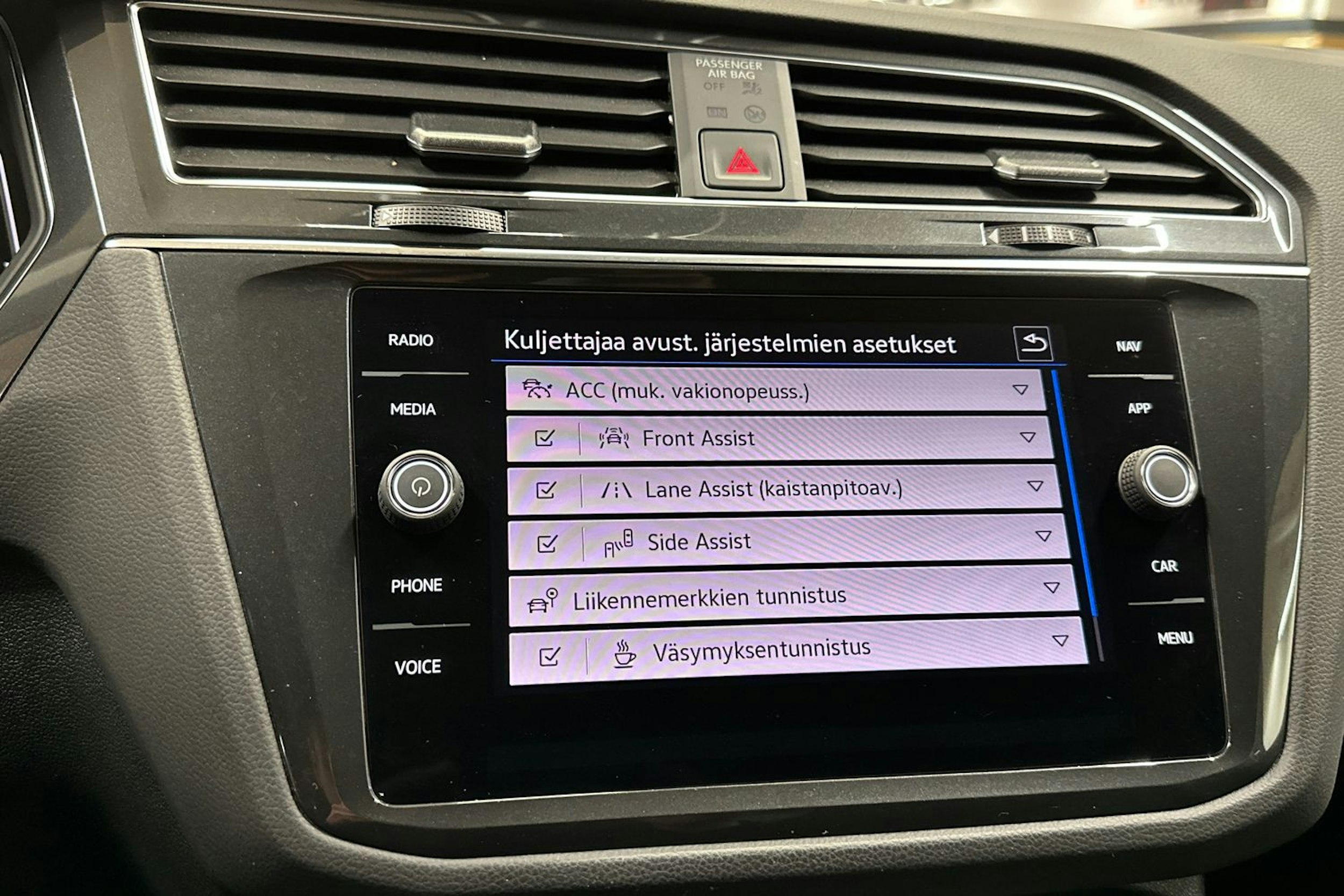 musta Volkswagen Tiguan 2022 kuva 18.