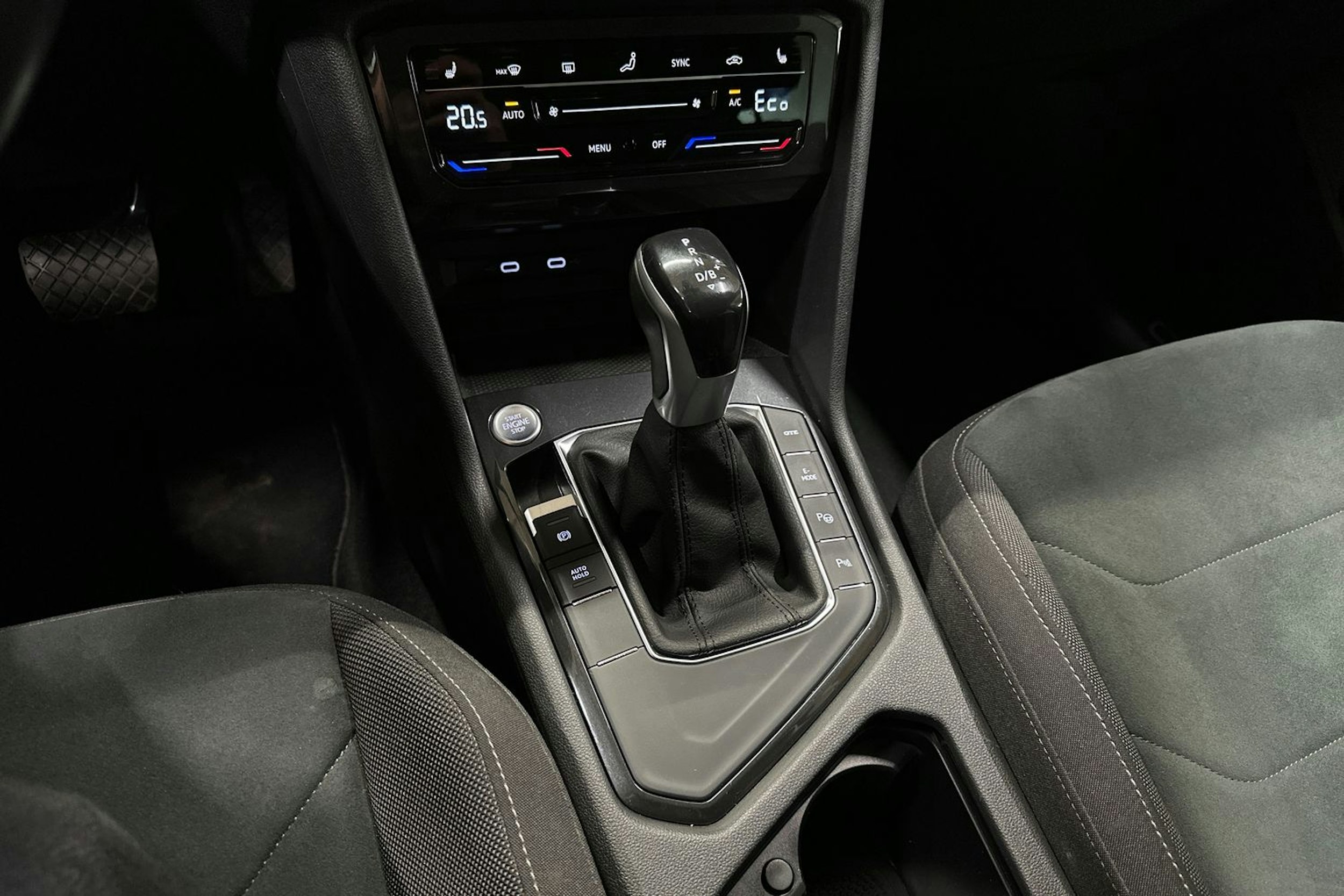 musta Volkswagen Tiguan 2022 kuva 21.