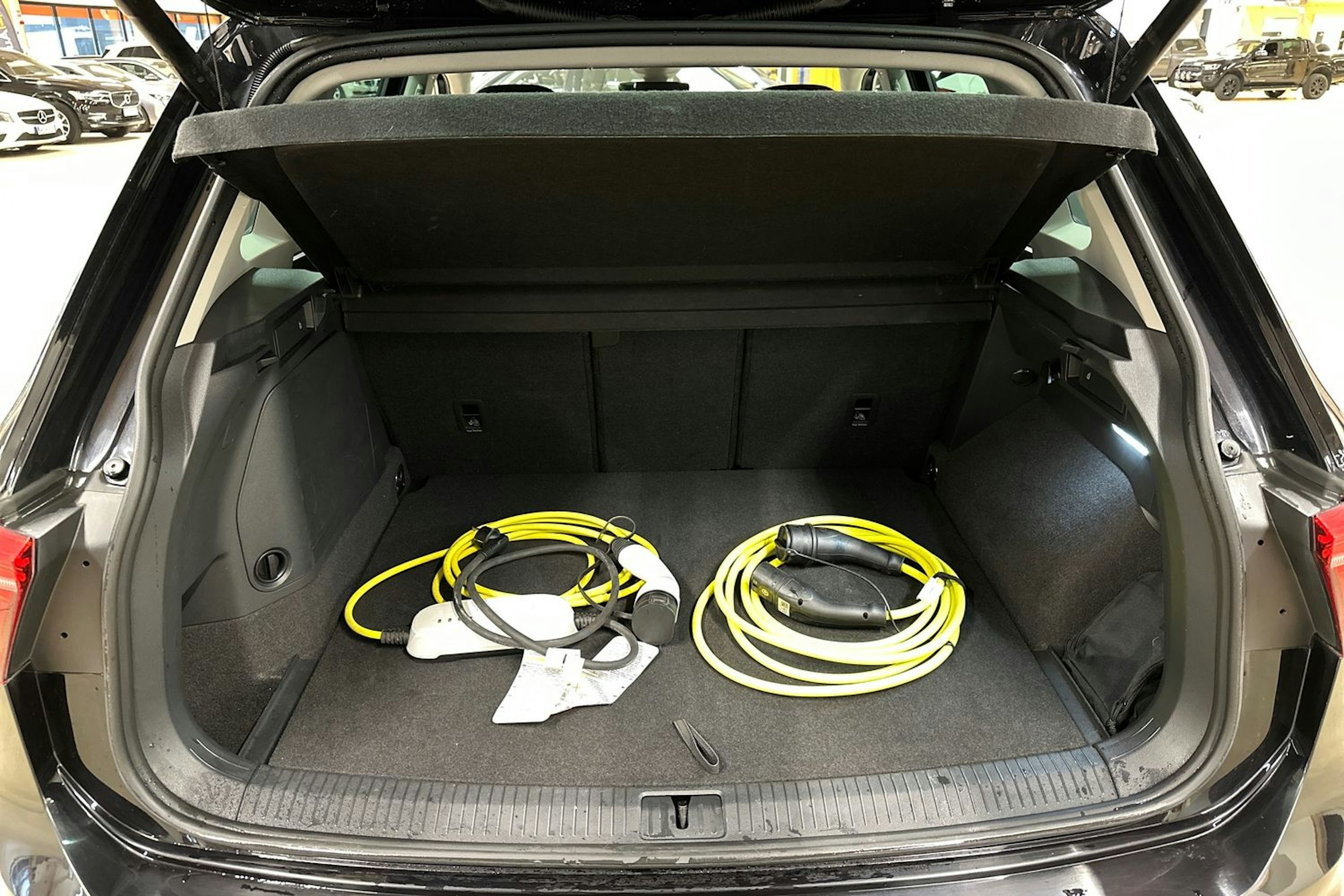 musta Volkswagen Tiguan 2022 kuva 28.