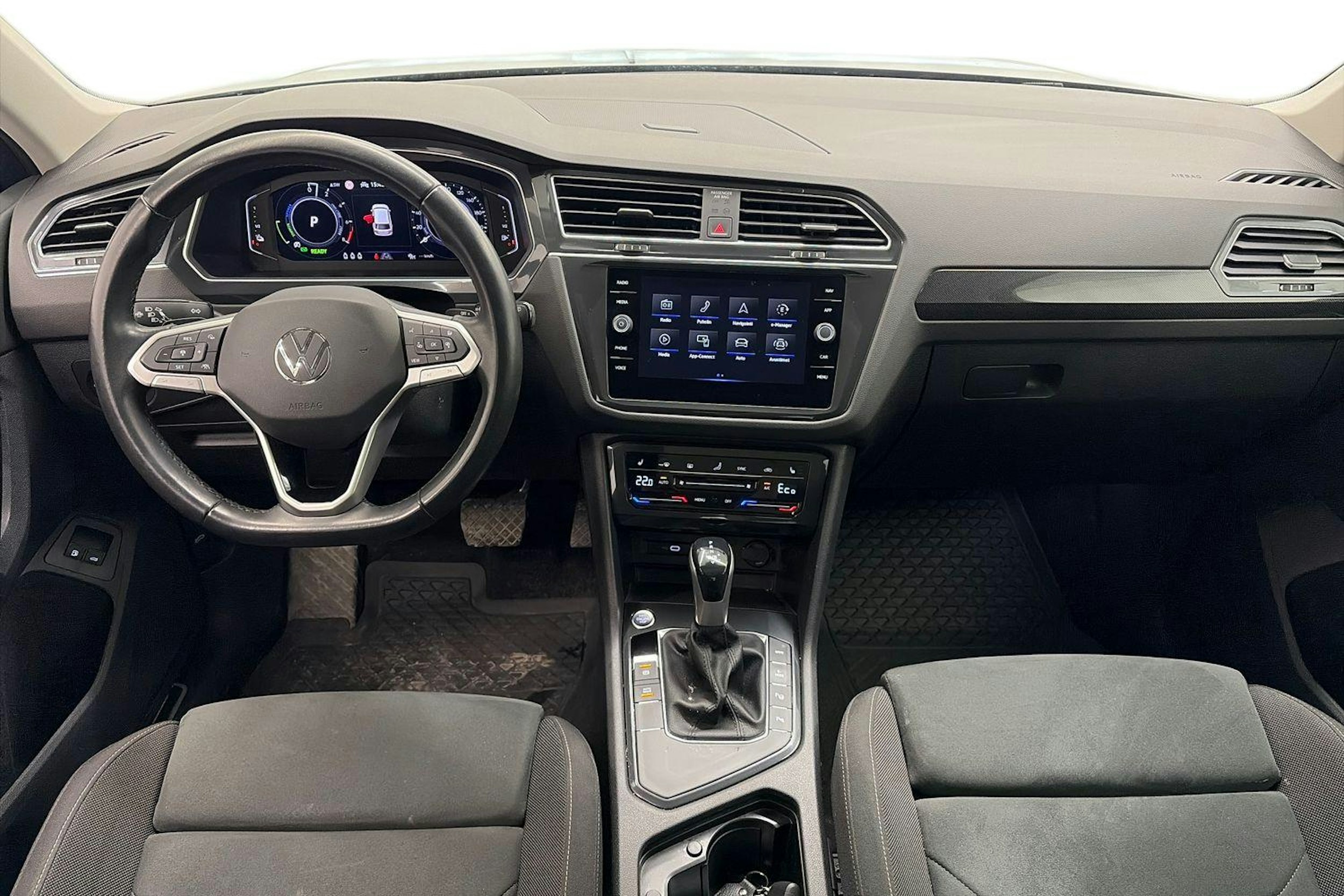 harmaa Volkswagen Tiguan 2022 kuva 9.