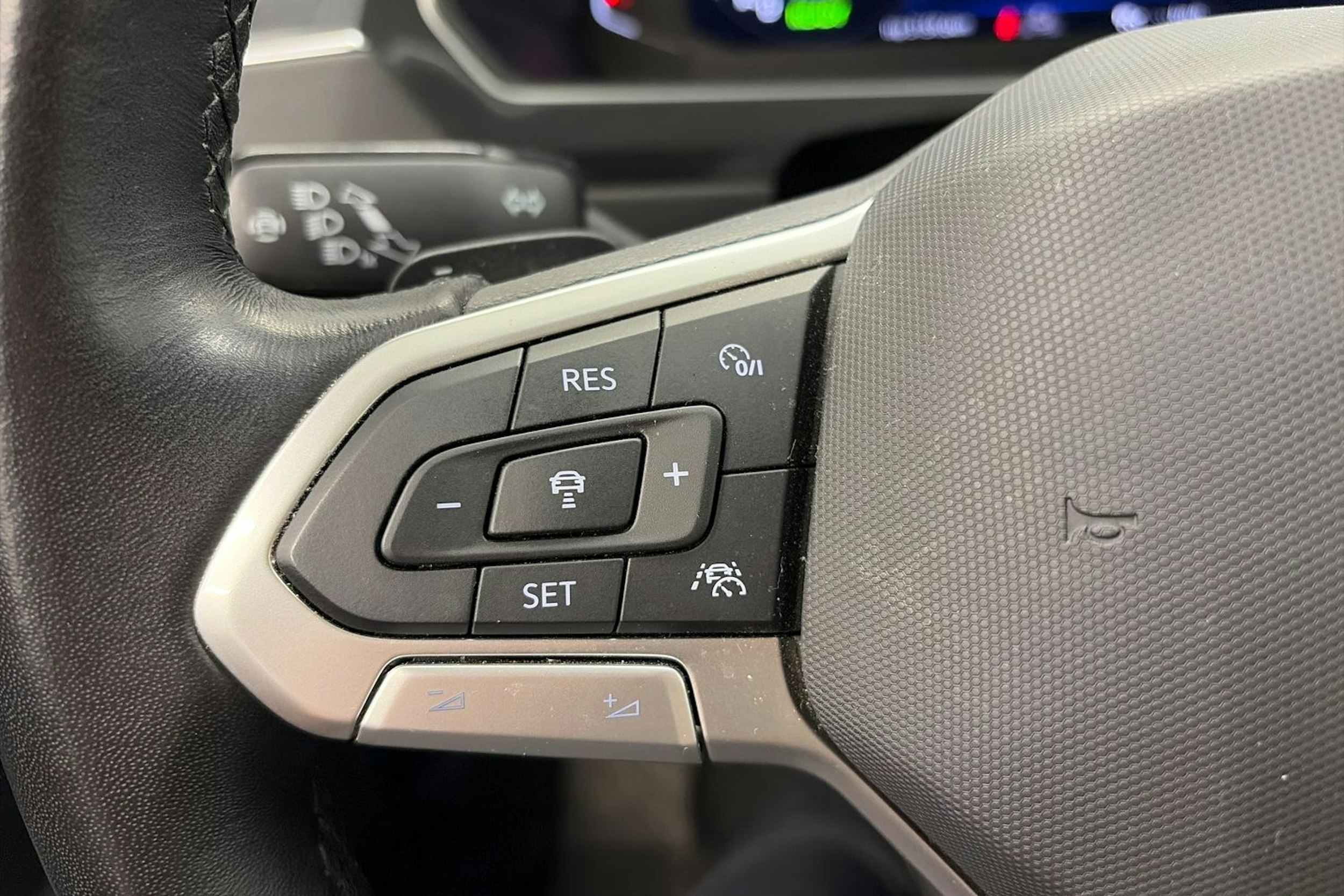 harmaa Volkswagen Tiguan 2022 kuva 21.