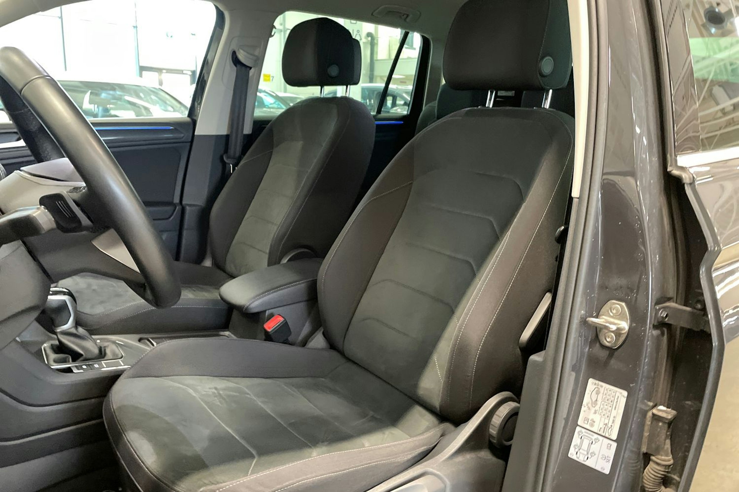 harmaa Volkswagen Tiguan 2022 kuva 14.