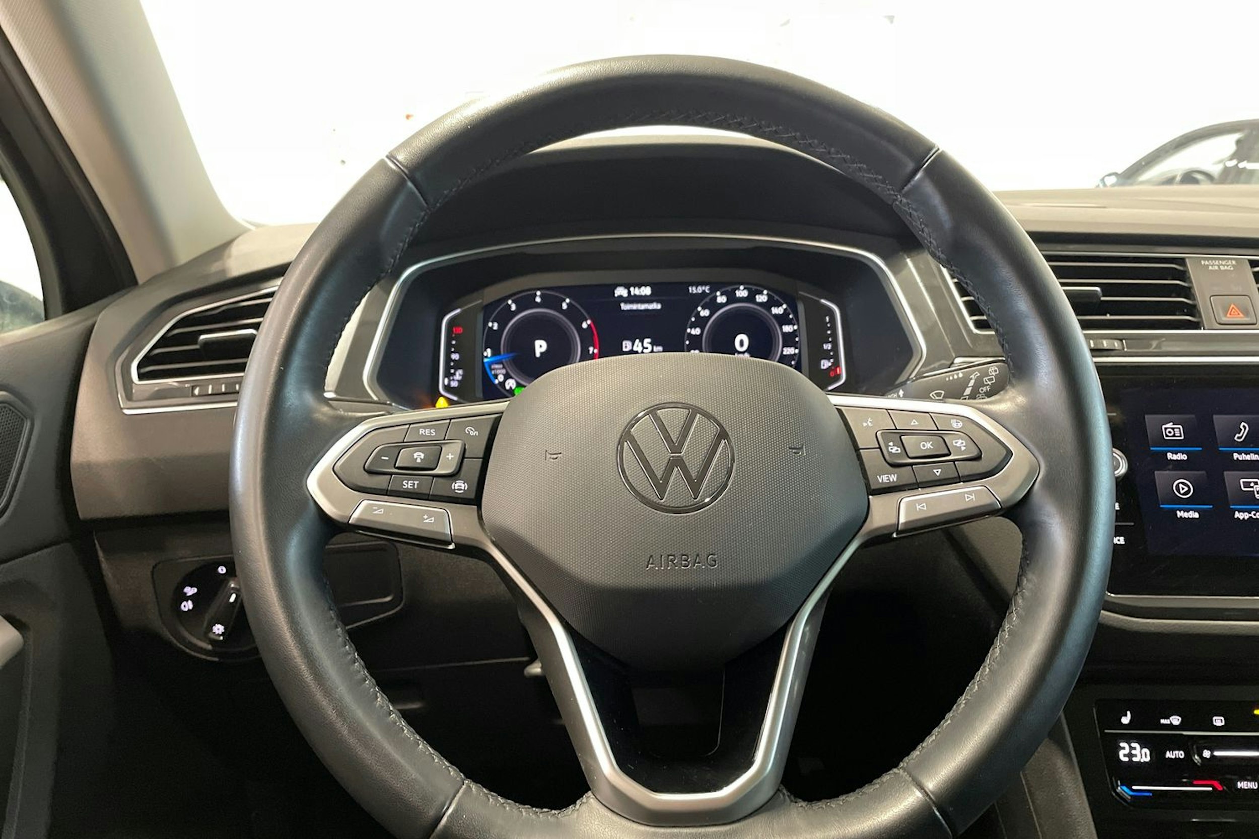 harmaa Volkswagen Tiguan 2022 kuva 16.