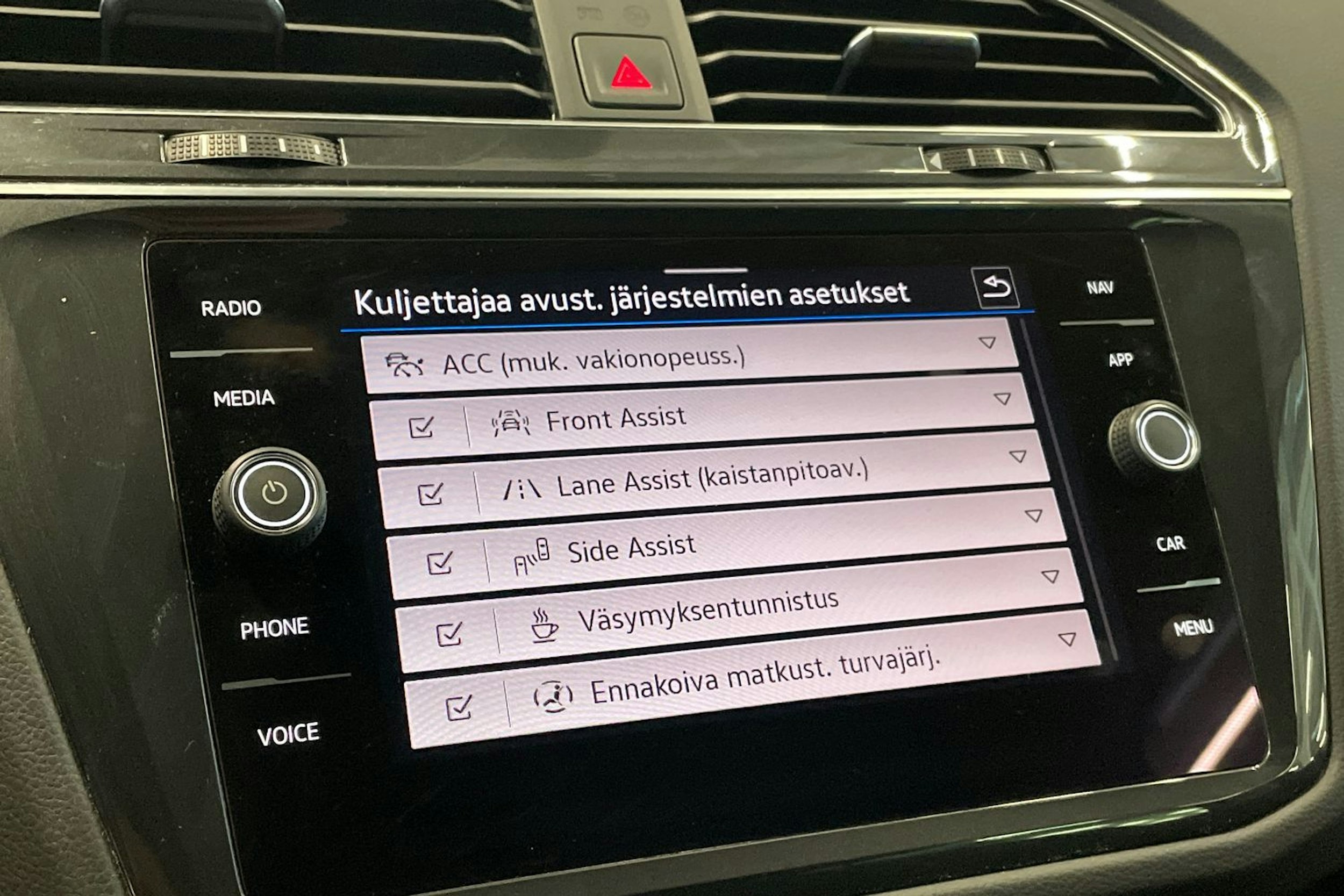 harmaa Volkswagen Tiguan 2022 kuva 26.