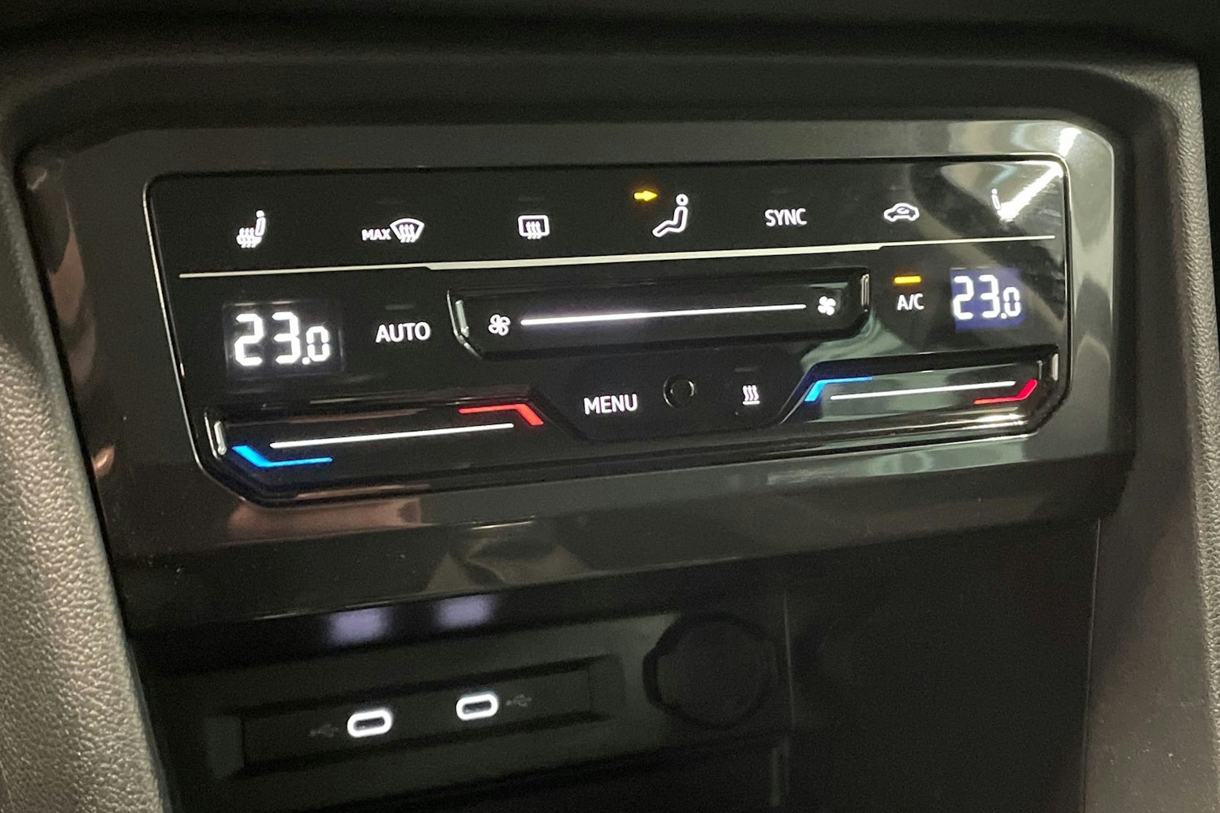 harmaa Volkswagen Tiguan 2022 kuva 30.