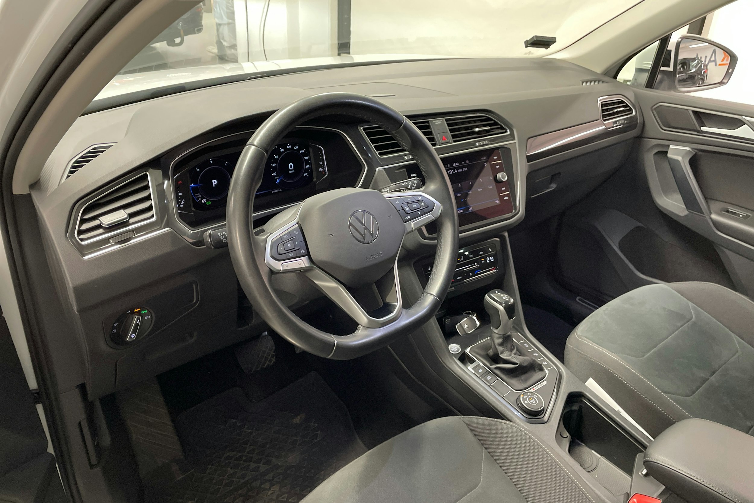 valkoinen Volkswagen Tiguan 2022 kuva 6.