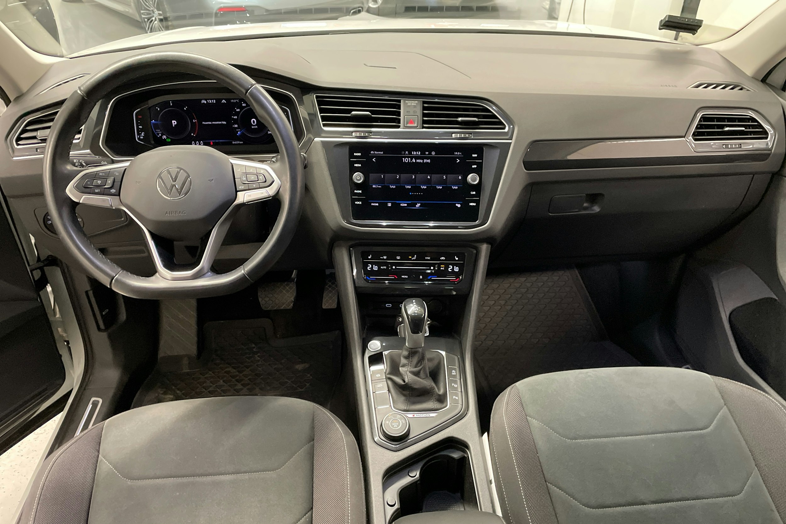 valkoinen Volkswagen Tiguan 2022 kuva 7.