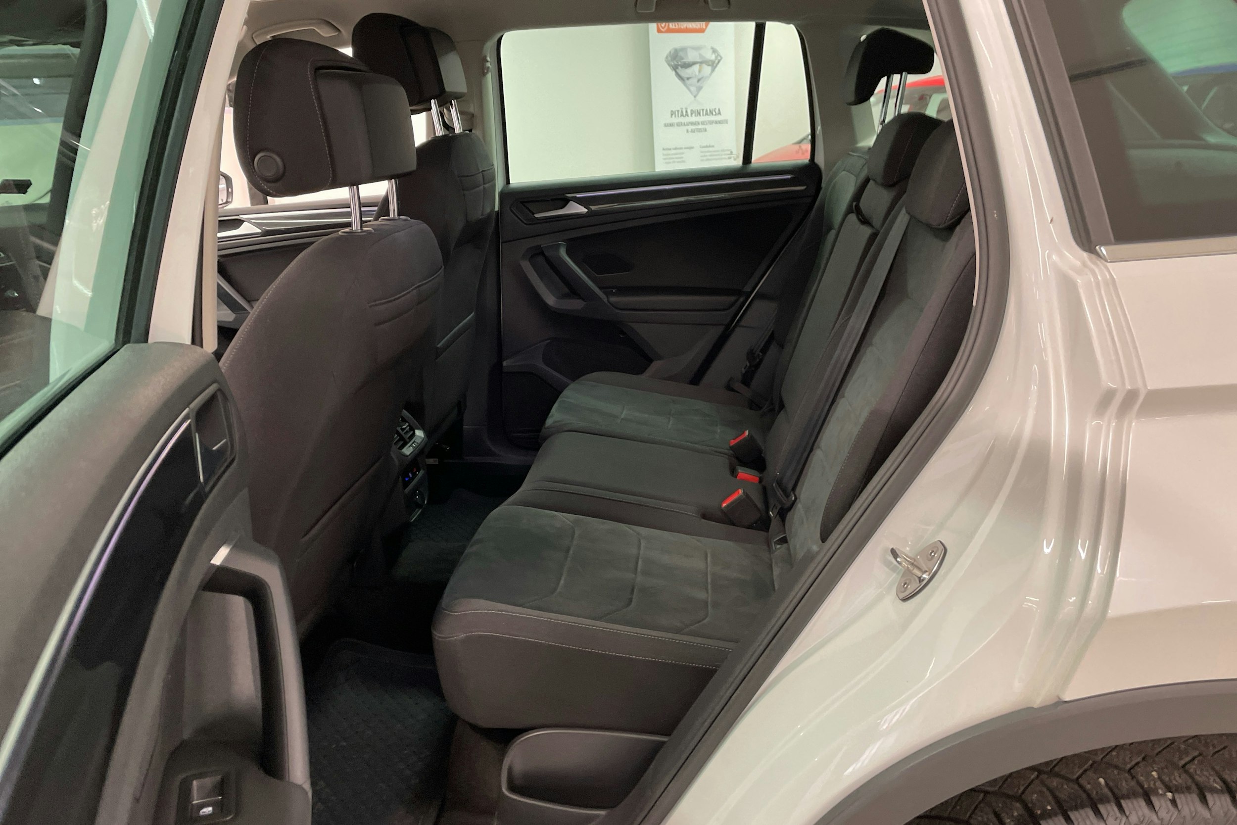 valkoinen Volkswagen Tiguan 2022 kuva 8.