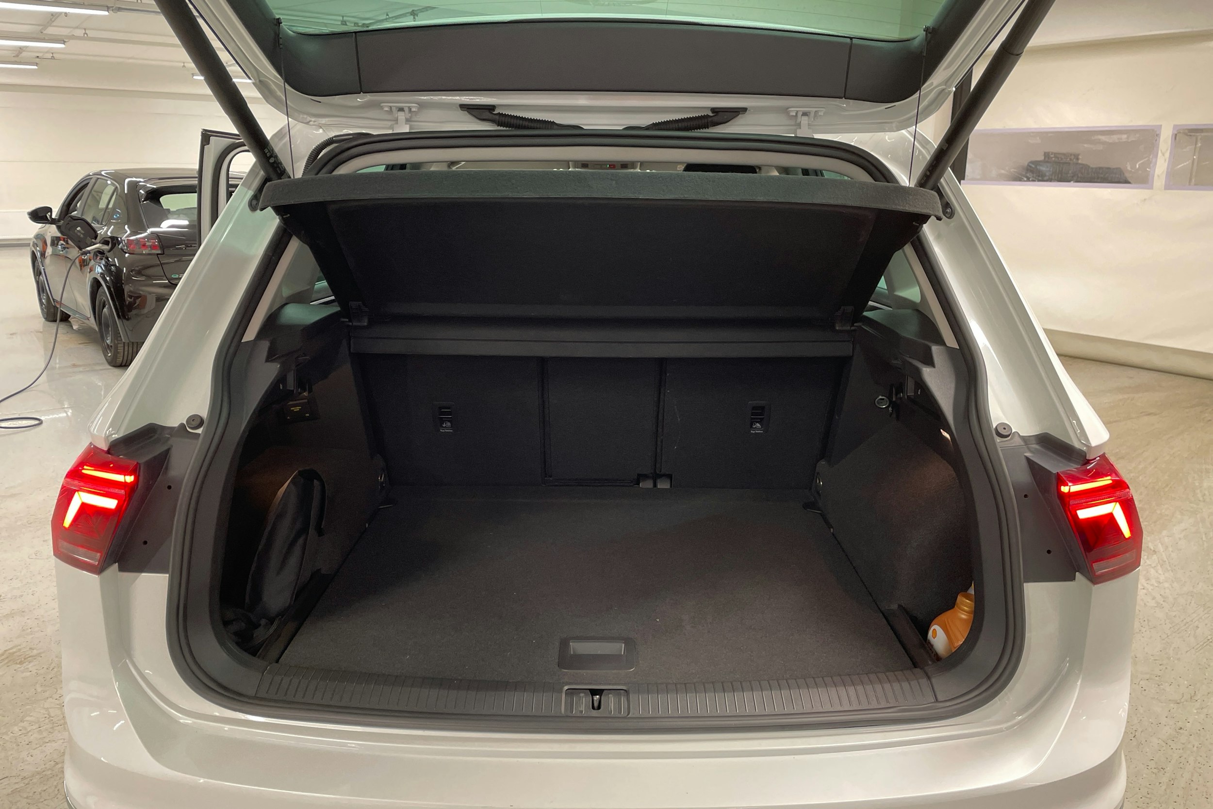 valkoinen Volkswagen Tiguan 2022 kuva 11.