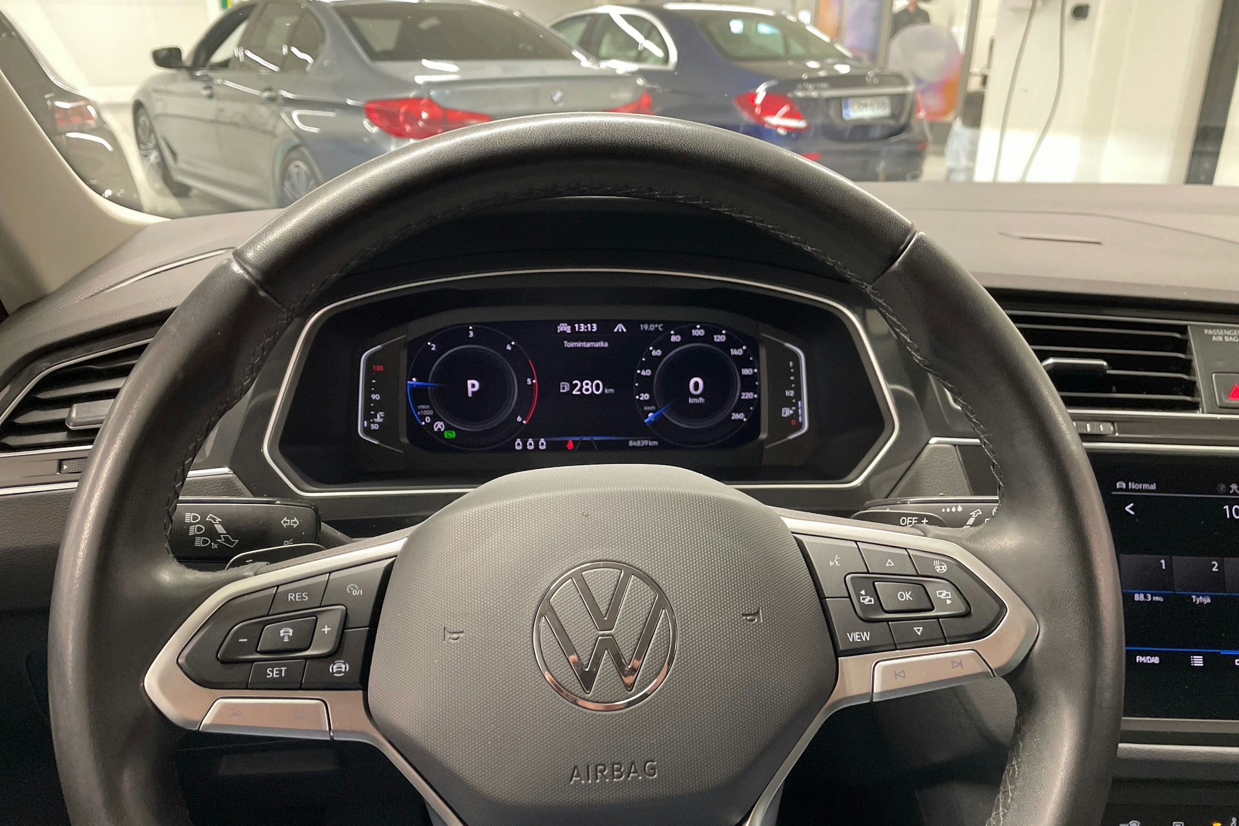 valkoinen Volkswagen Tiguan 2022 kuva 13.