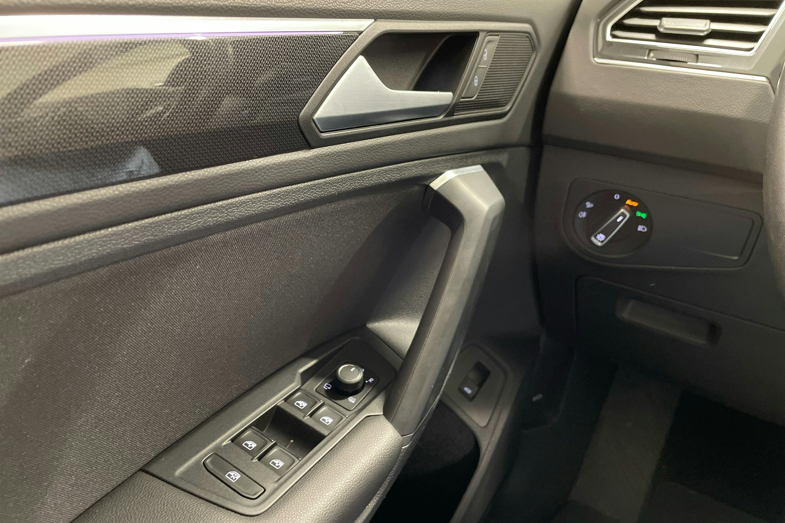 valkoinen Volkswagen Tiguan 2022 kuva 15.