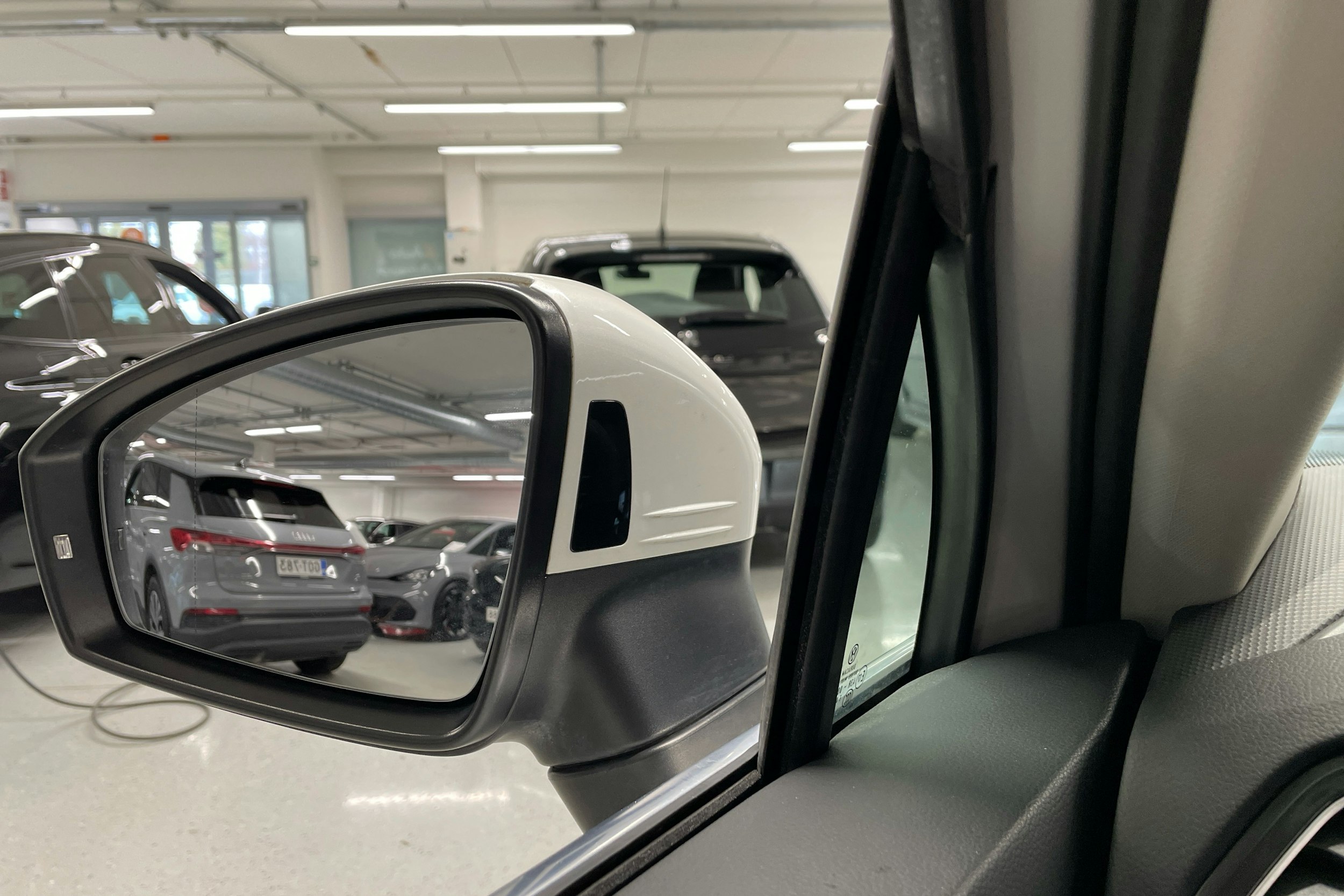 valkoinen Volkswagen Tiguan 2022 kuva 16.
