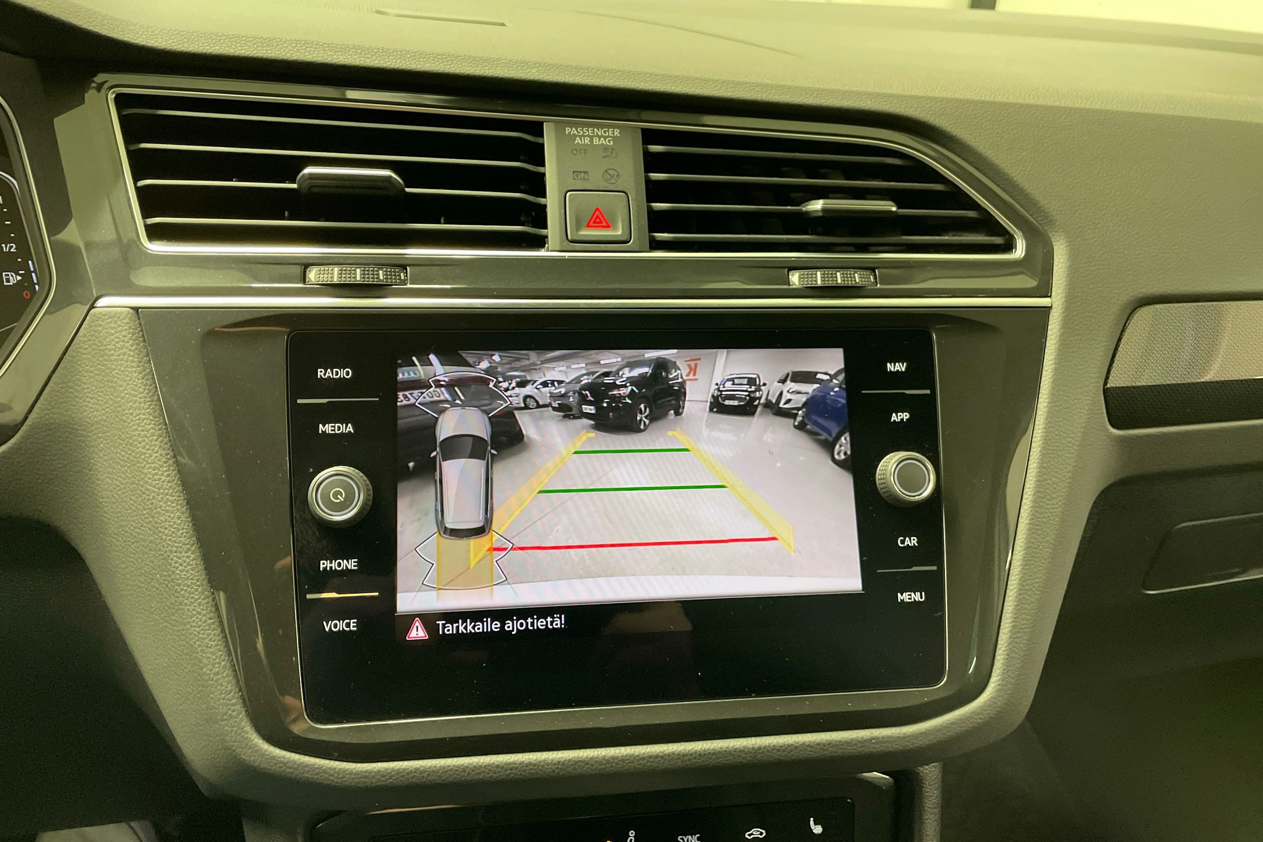 valkoinen Volkswagen Tiguan 2022 kuva 18.