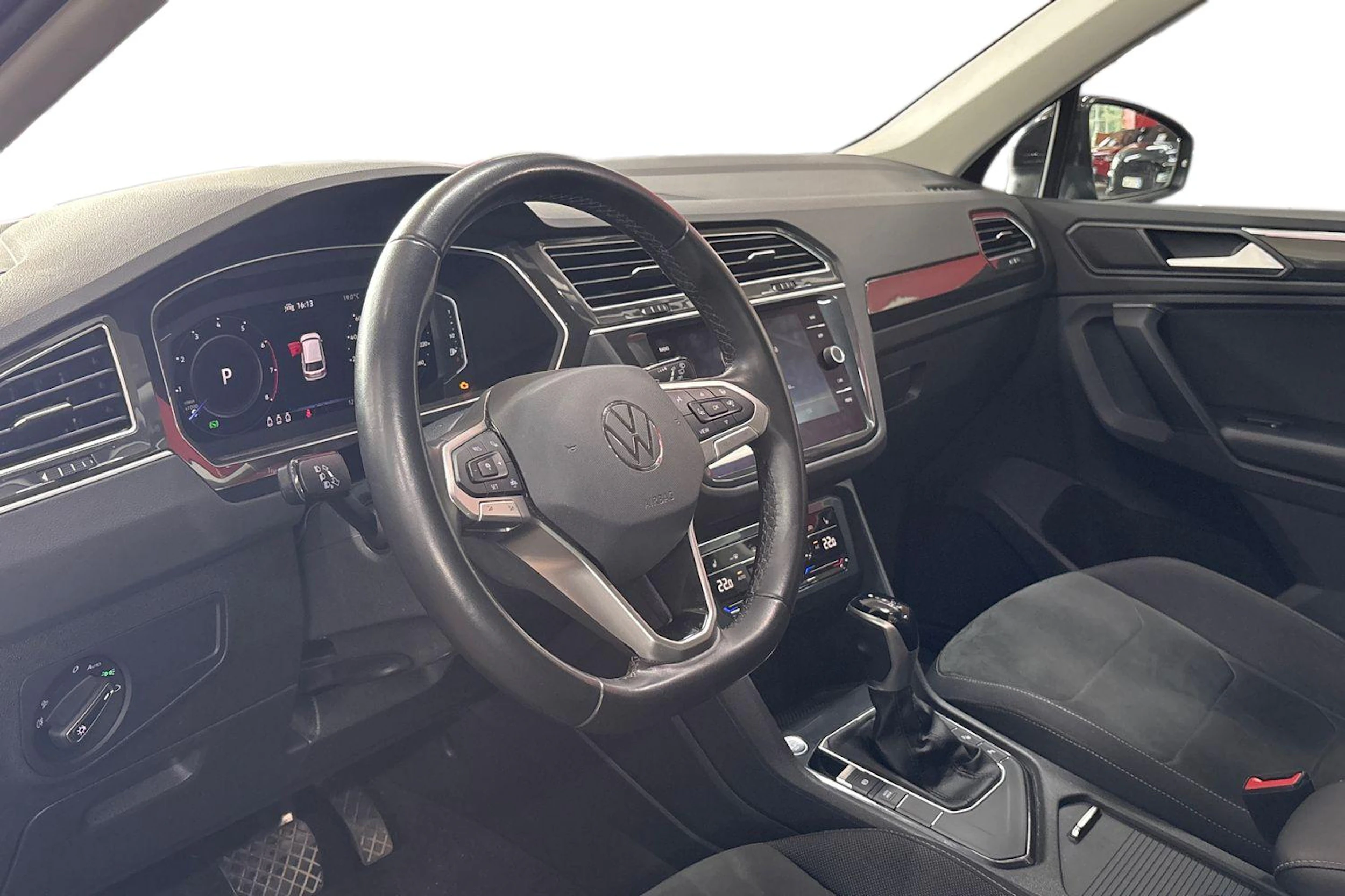 Musta Volkswagen Tiguan 2022 kuva 3.