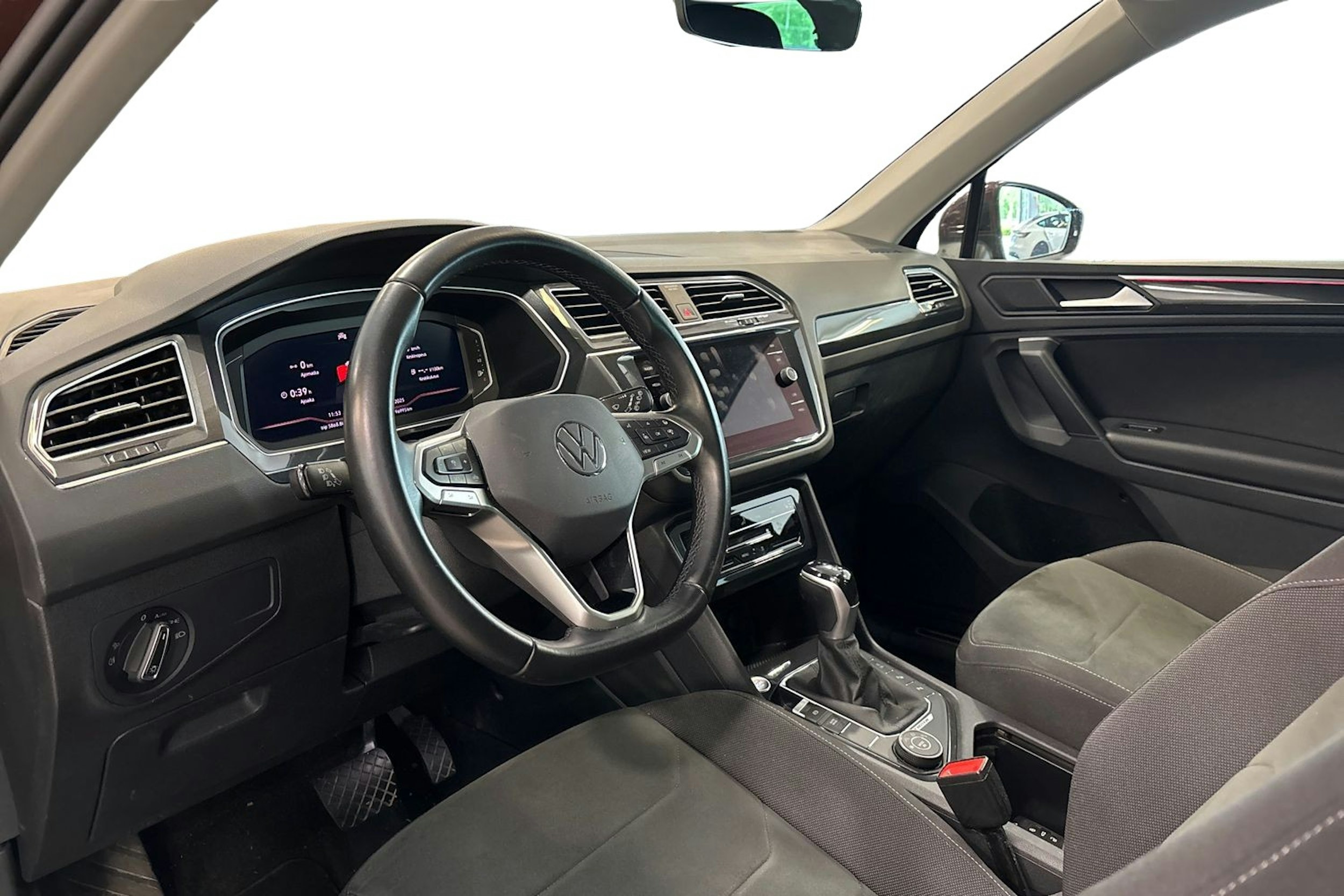 ruskea (beige) Volkswagen Tiguan 2022 kuva 3.