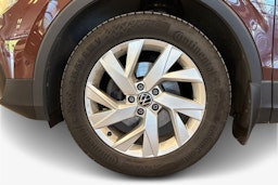 ruskea (beige) Volkswagen Tiguan 2022 kuva 11.