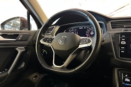 ruskea (beige) Volkswagen Tiguan 2022 kuva 14.