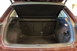 ruskea (beige) Volkswagen Tiguan 2022 kuva 19.