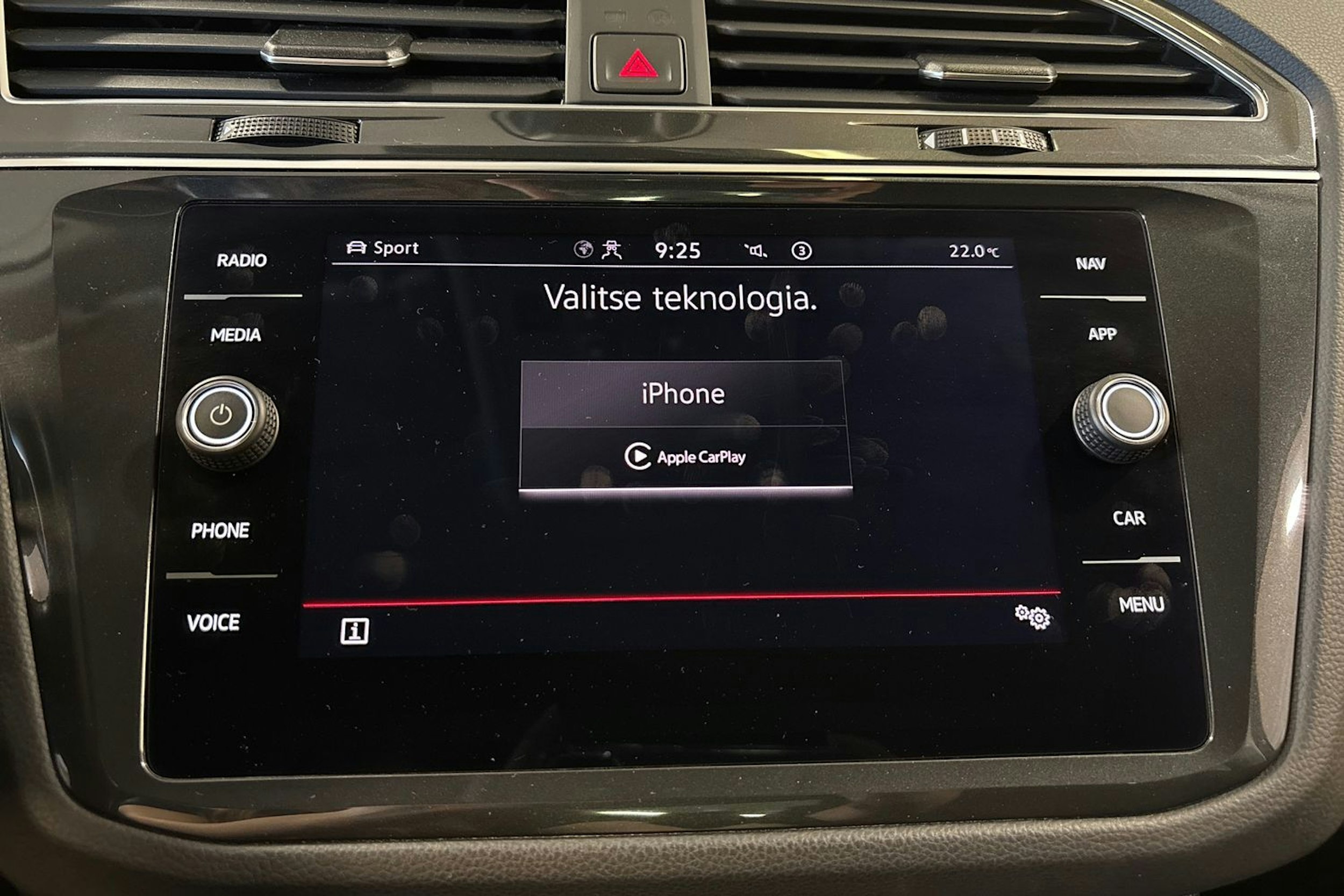 ruskea (beige) Volkswagen Tiguan 2022 kuva 22.