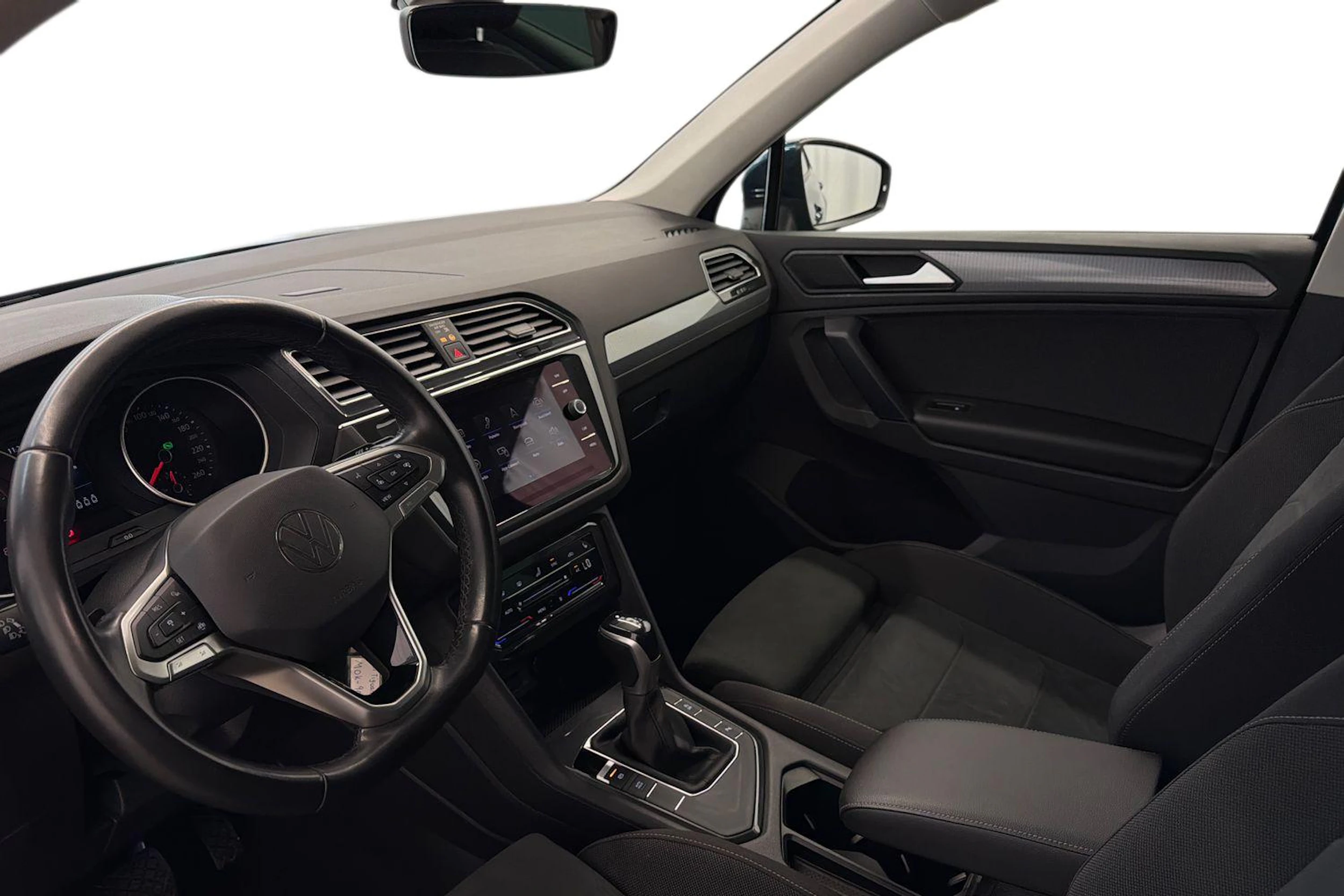 sininen Volkswagen Tiguan 2022 kuva 6.