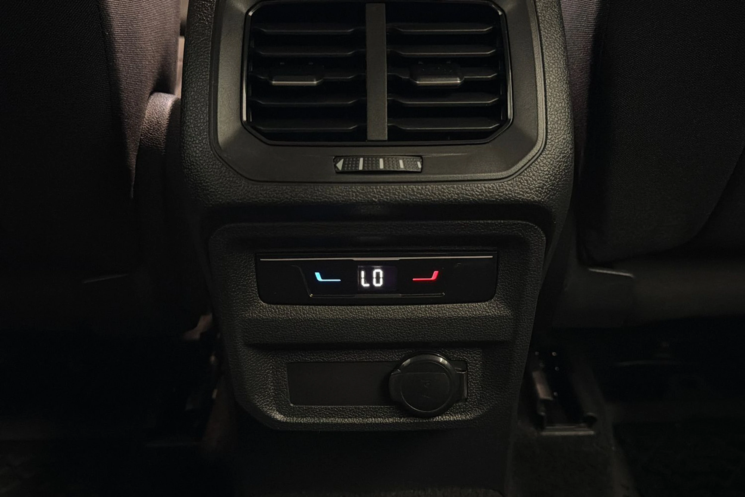 sininen Volkswagen Tiguan 2022 kuva 15.