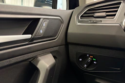 sininen Volkswagen Tiguan 2022 kuva 18.