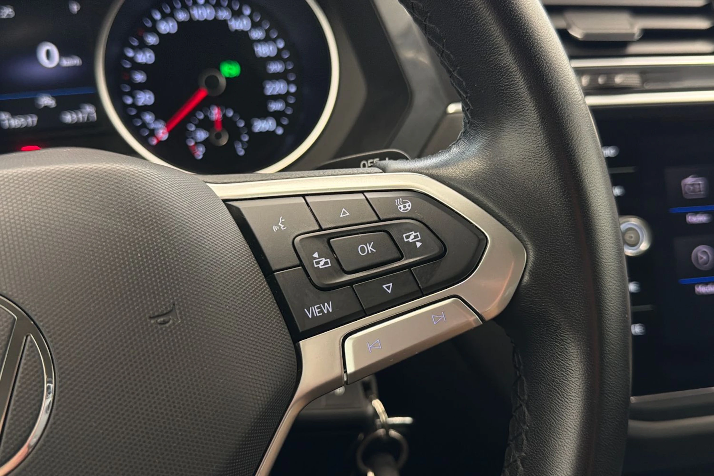sininen Volkswagen Tiguan 2022 kuva 20.