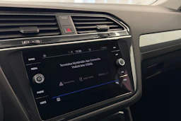 sininen Volkswagen Tiguan 2022 kuva 23.