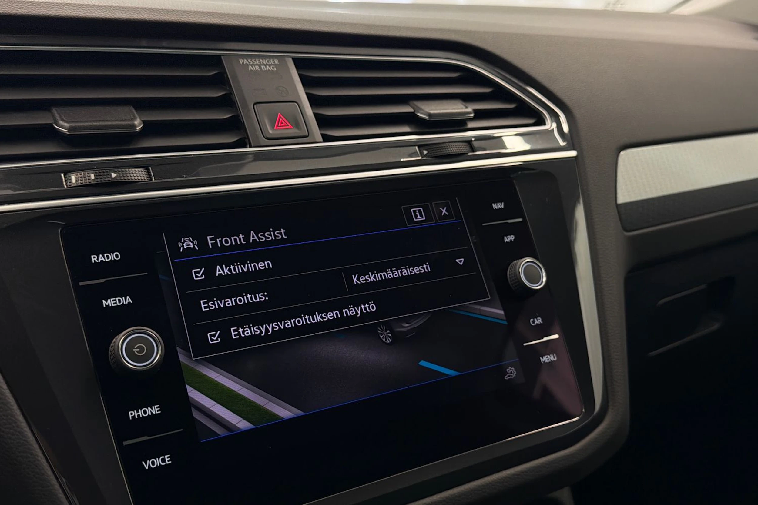 sininen Volkswagen Tiguan 2022 kuva 24.