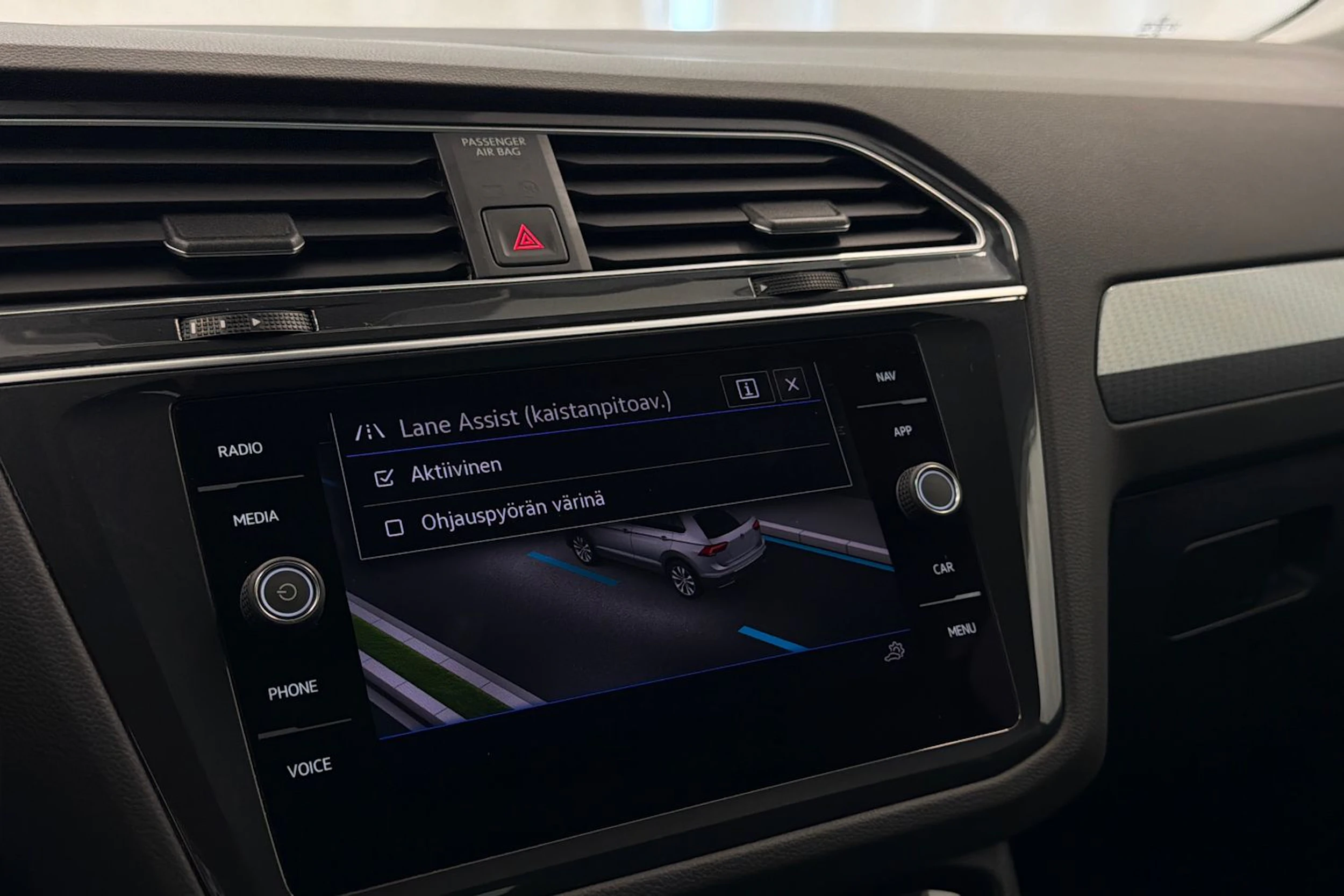 sininen Volkswagen Tiguan 2022 kuva 26.
